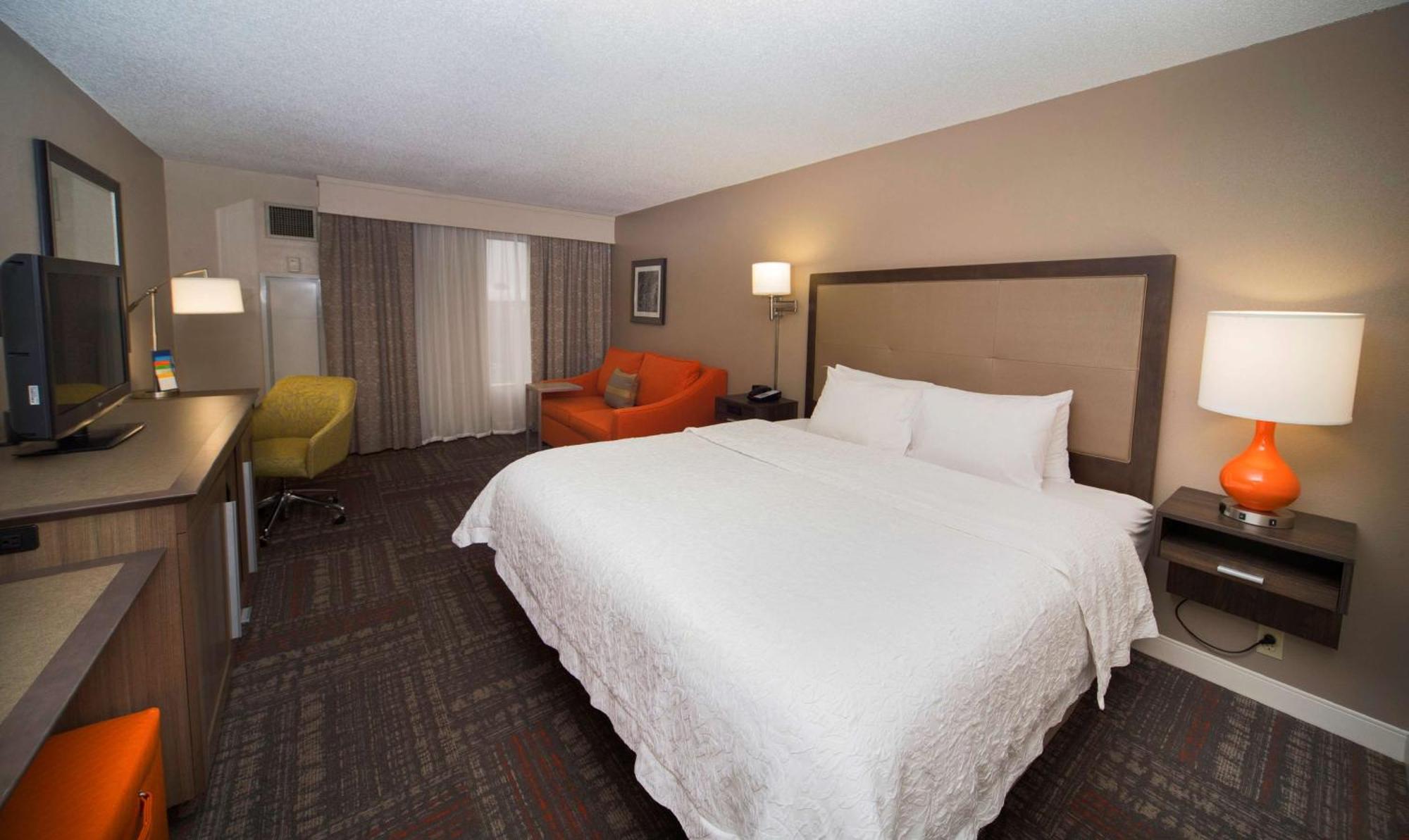 King Room with Sofa Bed and Study - Non-Smoking