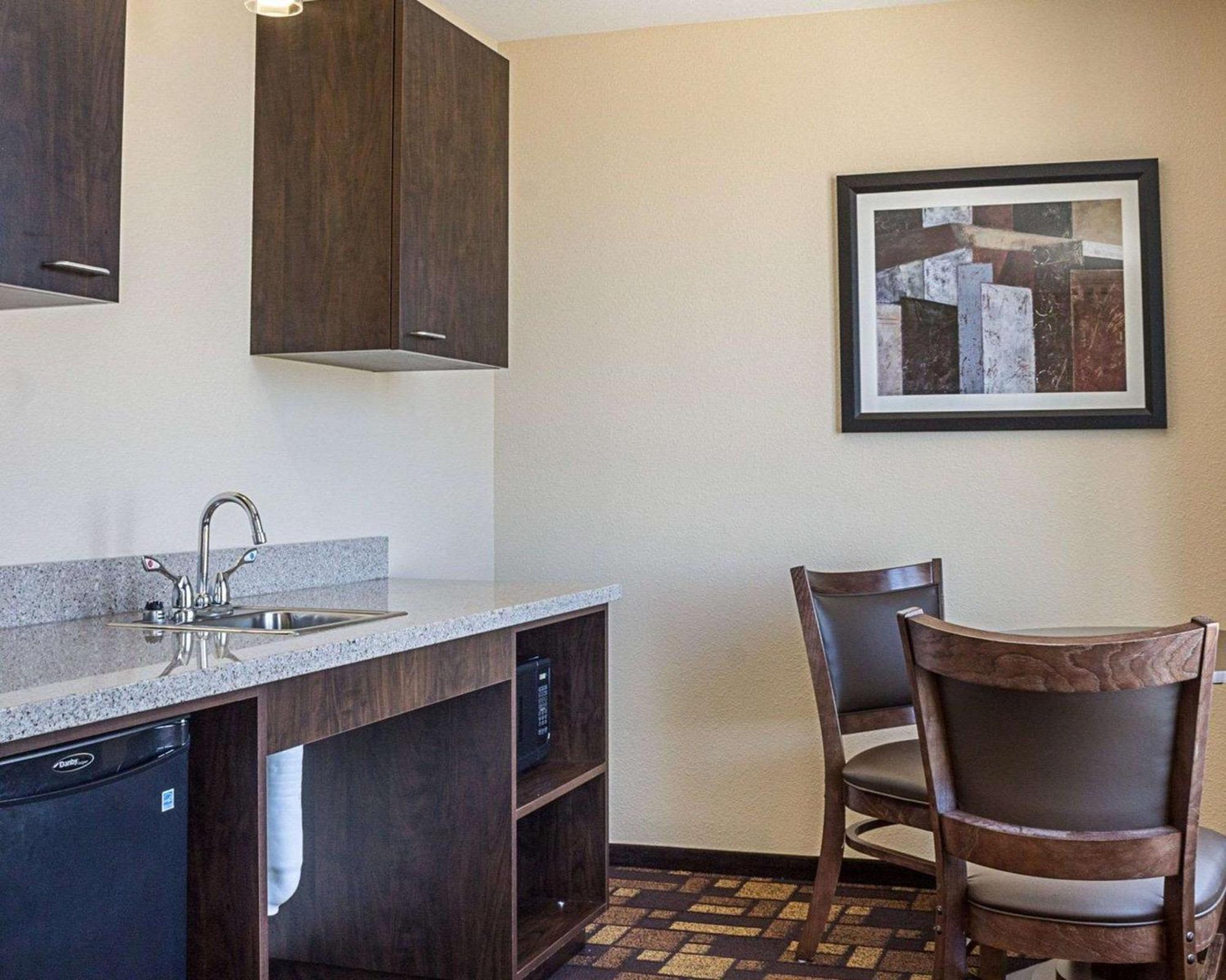 King Suite - Accessible/Non-Smoking