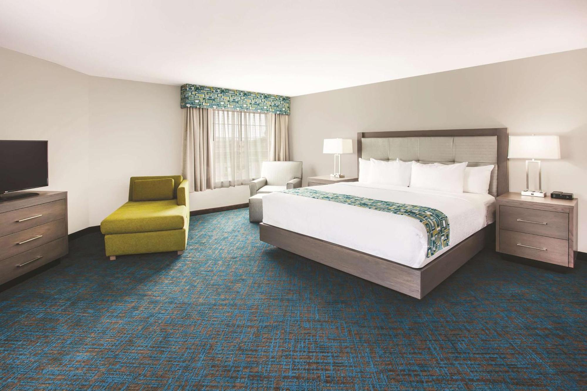 One-Bedroom King Suite Non-Smoking
