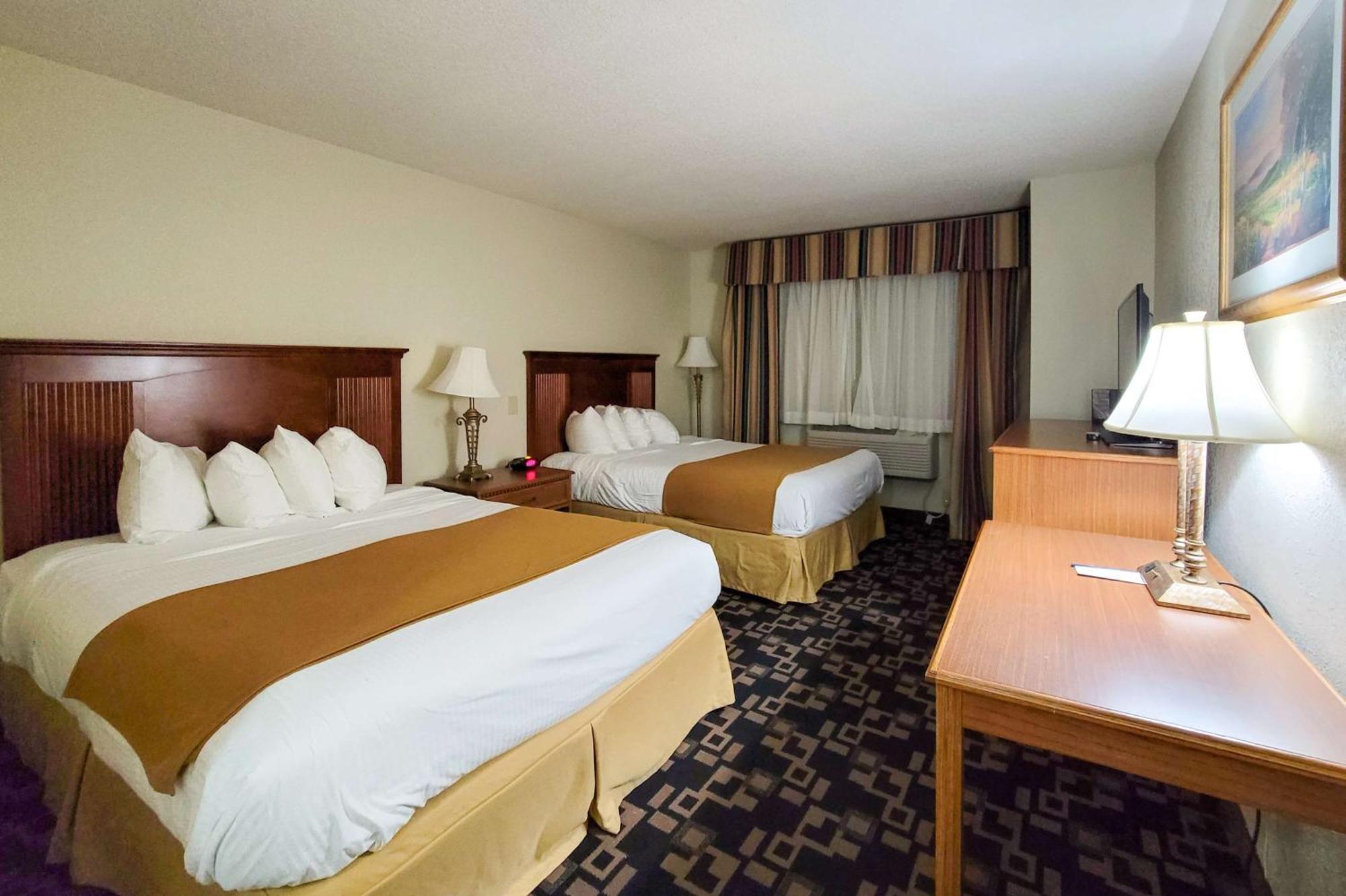 Standard Queen Room Two Queen Beds Non-Smoking