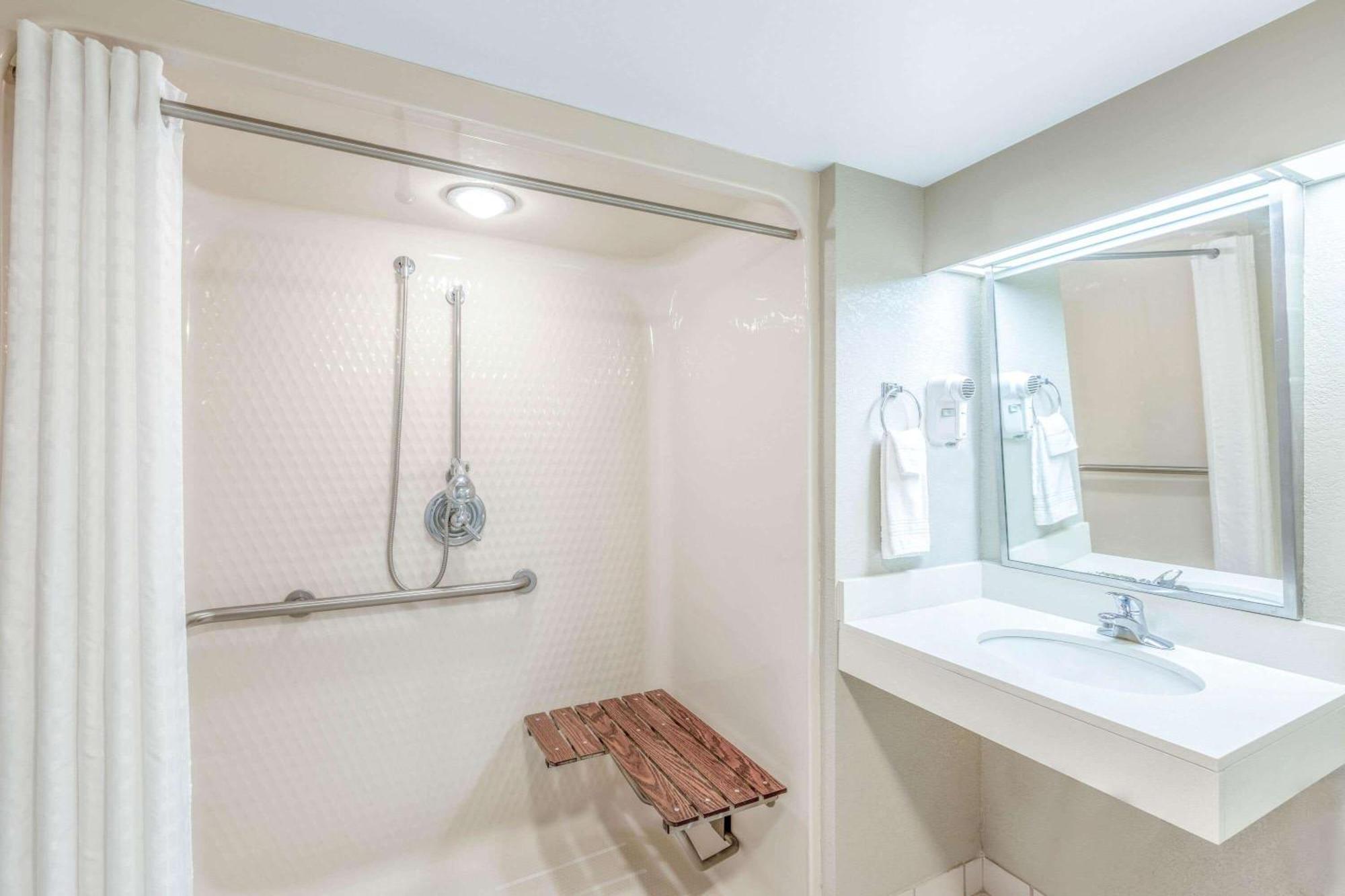 Double Room with Two Double Beds and Bath Tub - Mobility Accessible/Non-Smoking