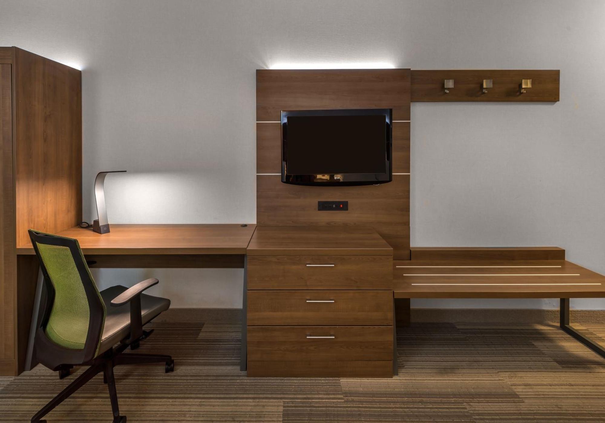 Standard King Room with Mobility Accessible Tub
