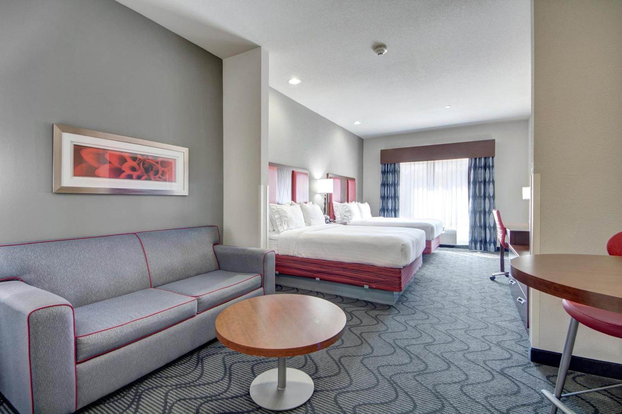 Queen Suite Two Queen Beds