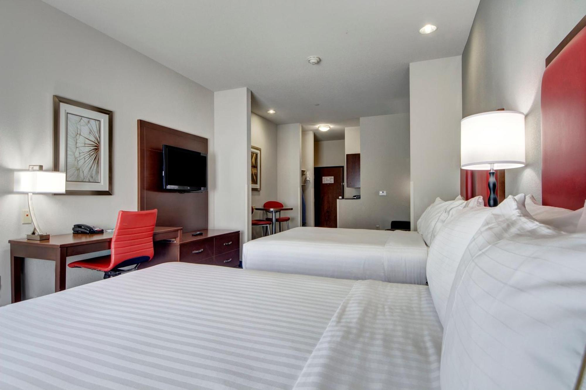 Queen Suite Two Queen Beds