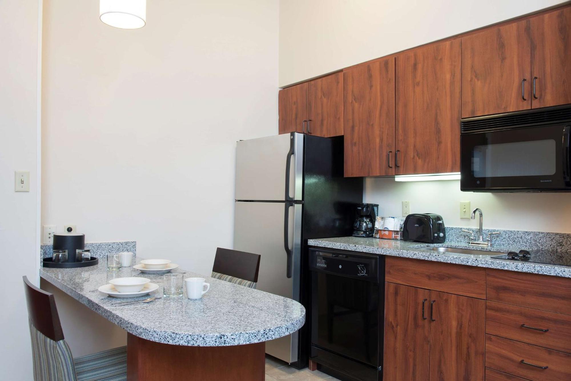 One-Bedroom King Suite with Kitchen - Non-Smoking