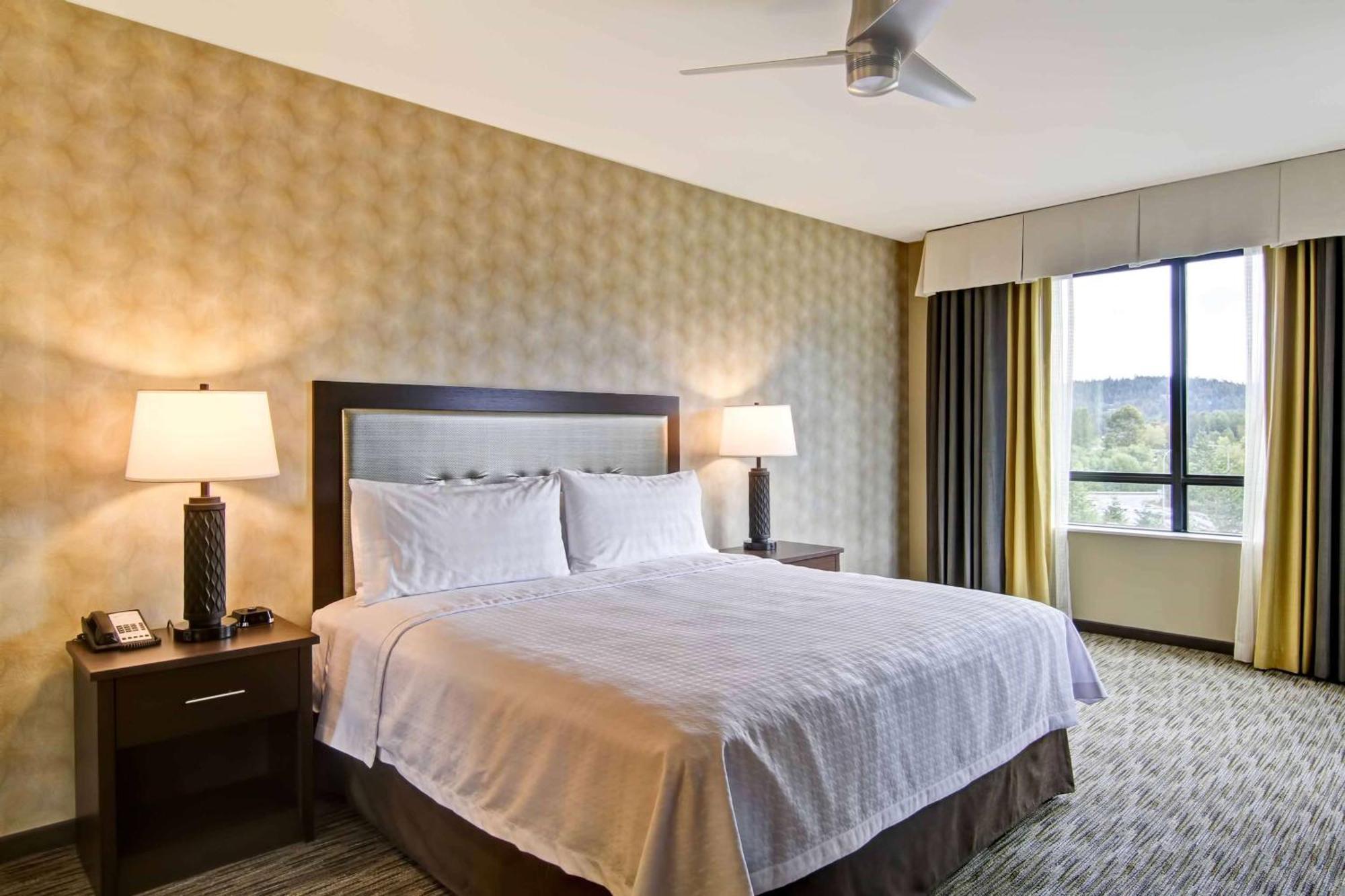 One-Bedroom King Corner Suite
