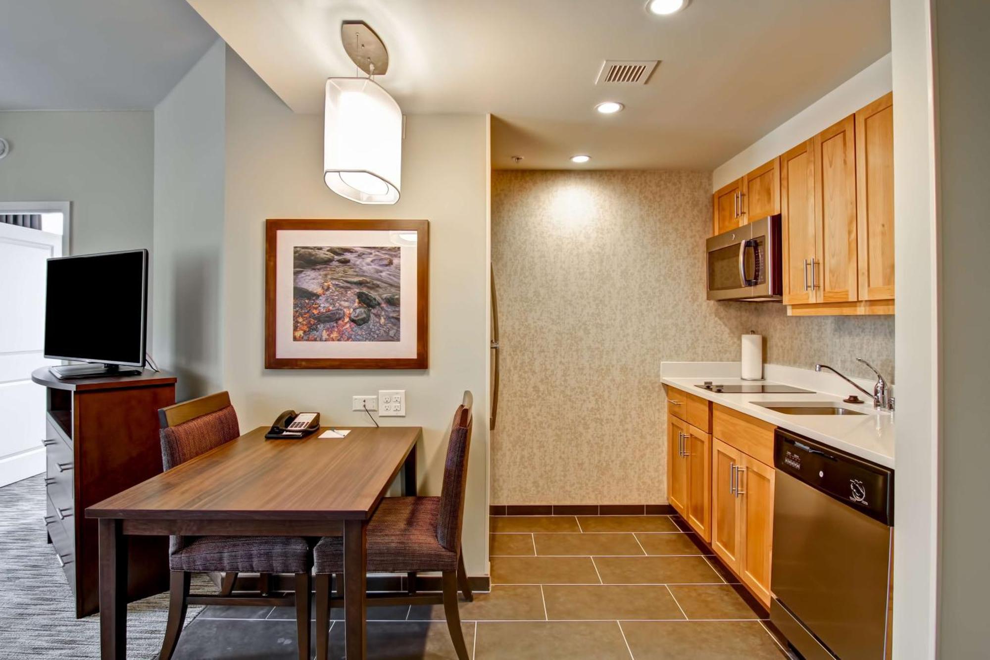 One-Bedroom King Suite - Non-Smoking