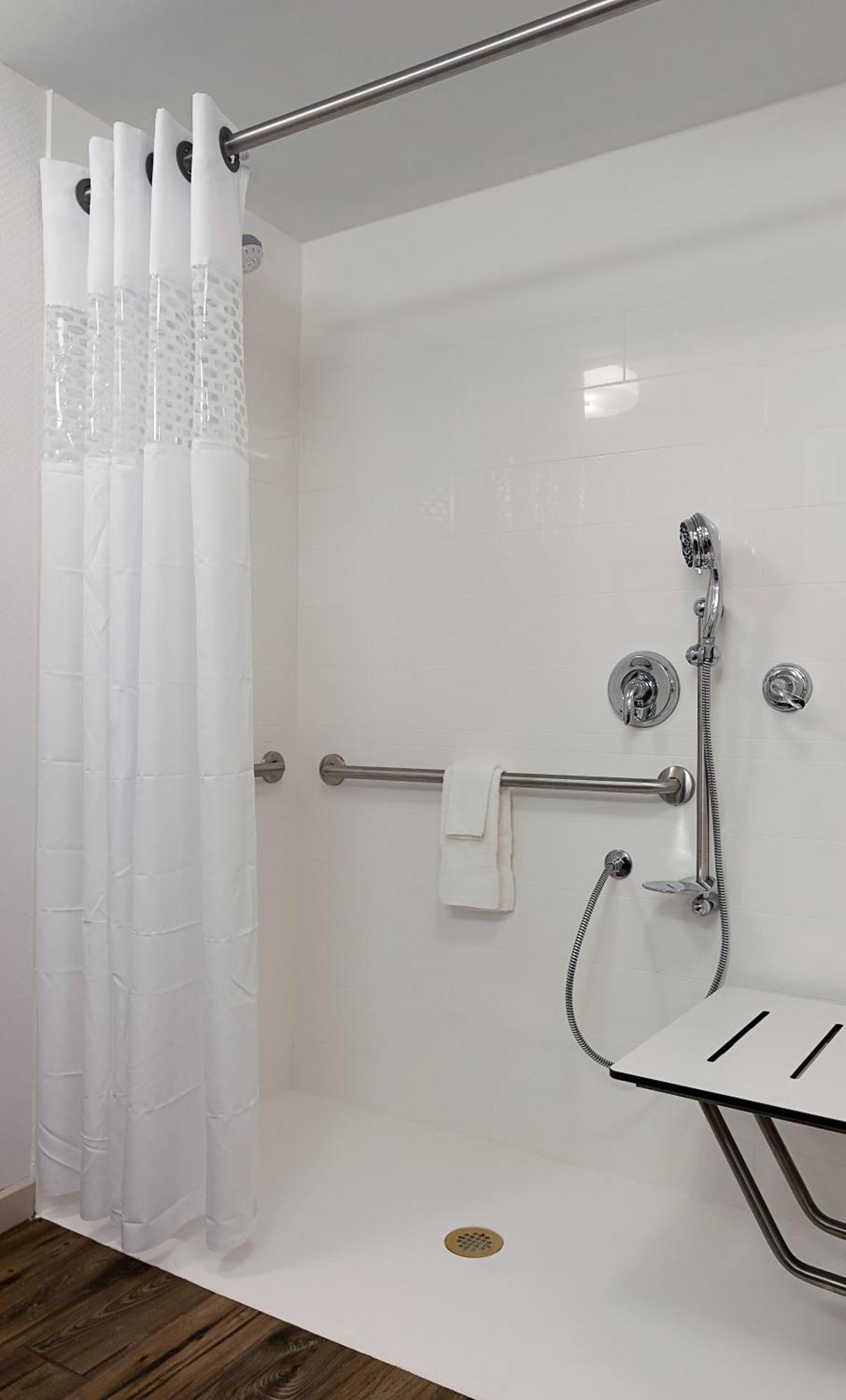 King Room with Roll-In Shower - Mobility Access/Non-Smoking