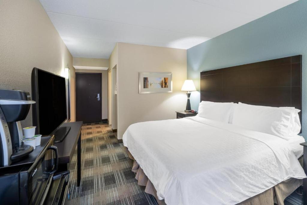 Standard King Room with Sofa Bed