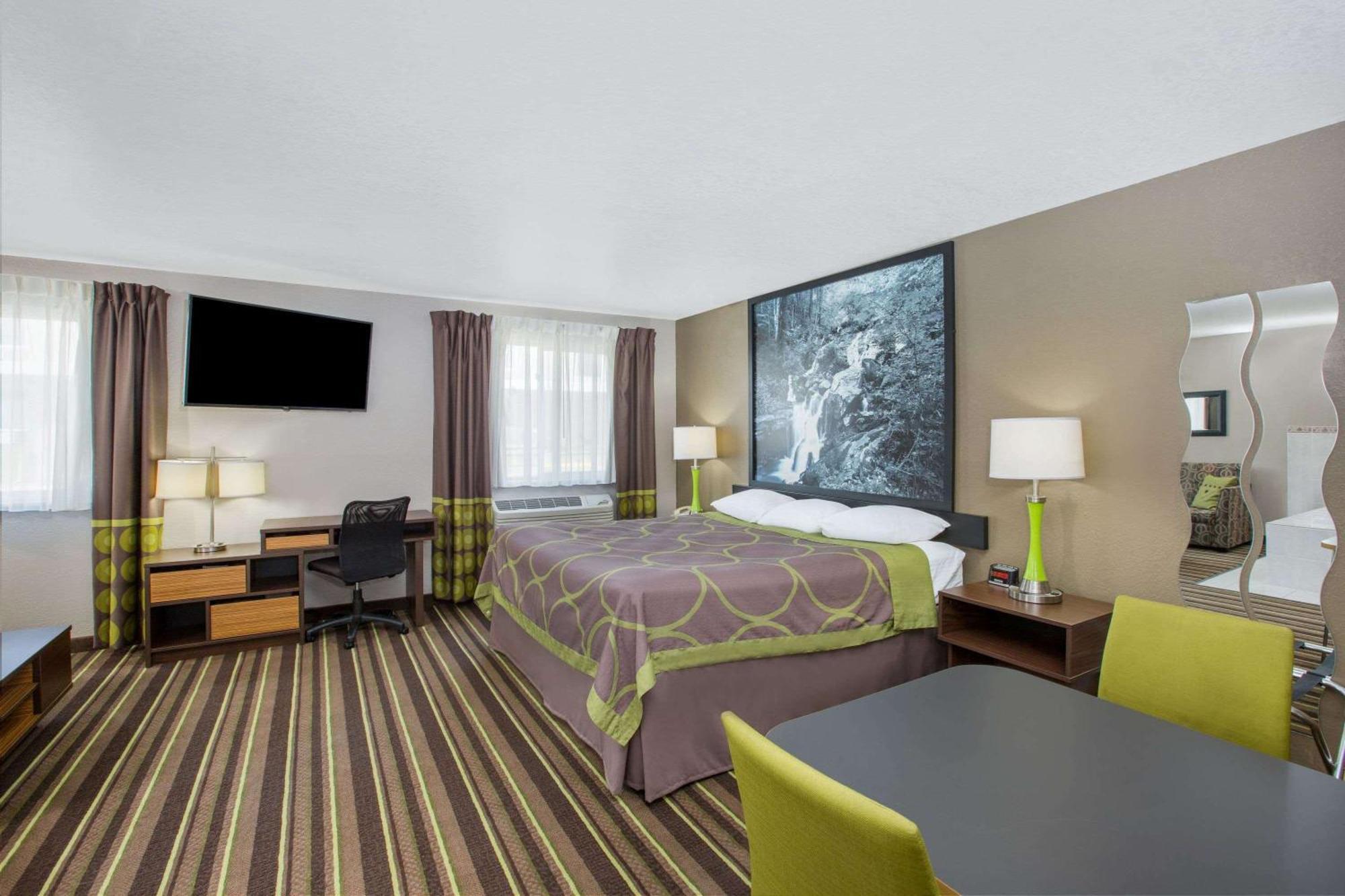Deluxe King Studio Suite Non-Smoking