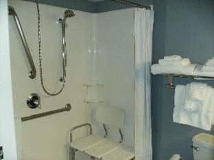 Queen Room with Two Queen Beds and Roll-In Shower - Mobility Access/Non-Smoking