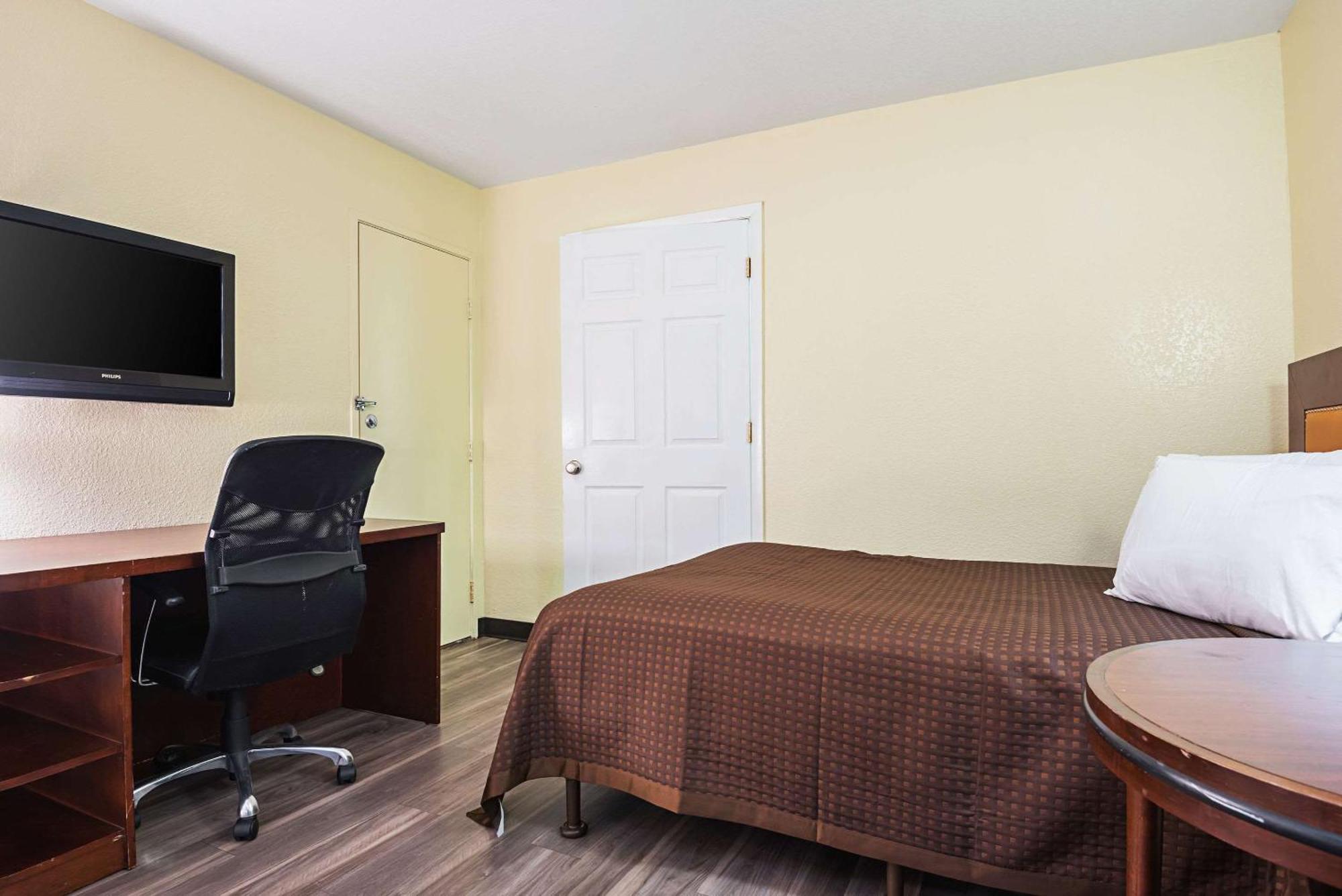 Efficiency King Suite Non-Smoking