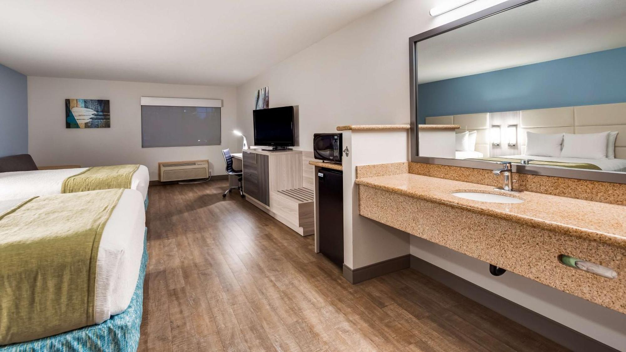Deluxe Queen Room Two Queen Beds Non-Smoking
