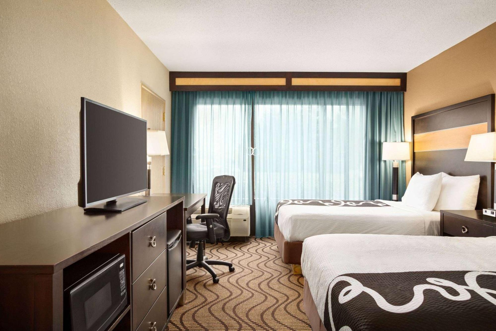 2 Double Beds Non-Smoking