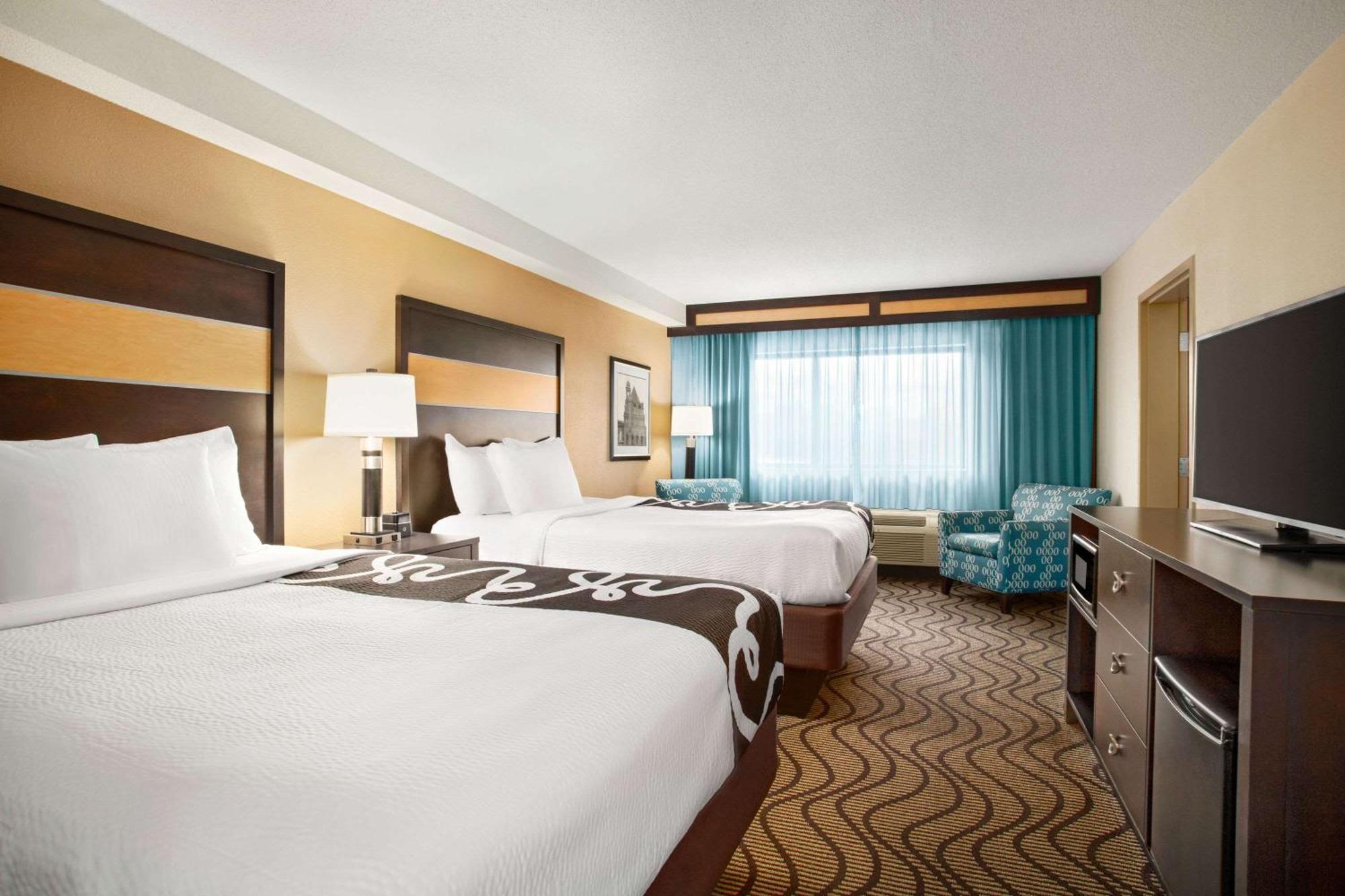 One-Bedroom Suite Two Queen Beds Non-Smoking