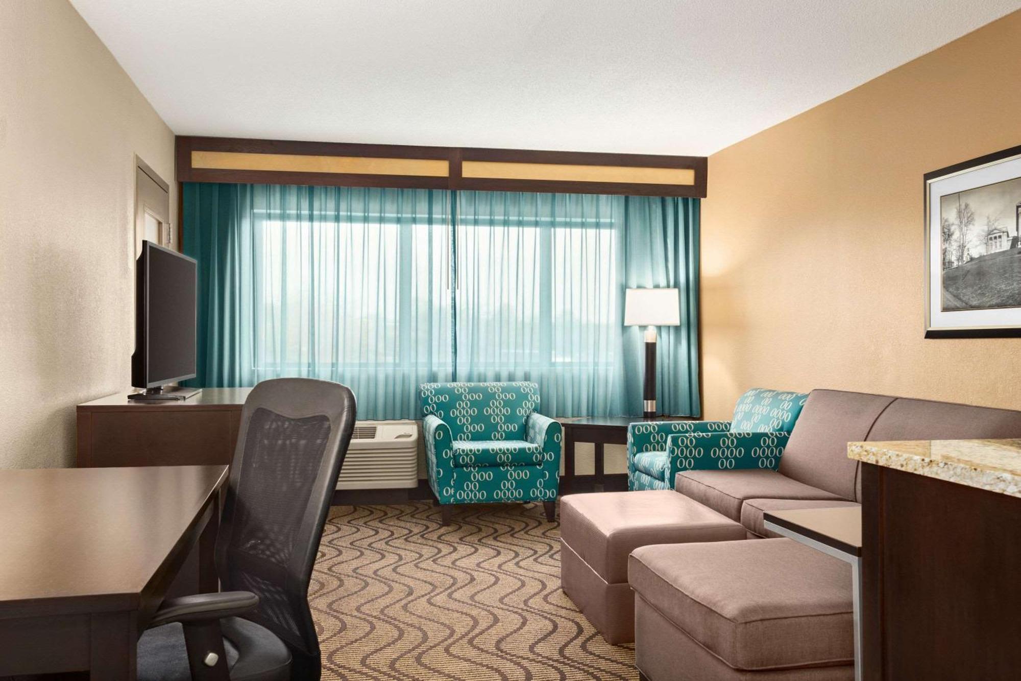 One-Bedroom Suite Two Queen Beds Non-Smoking