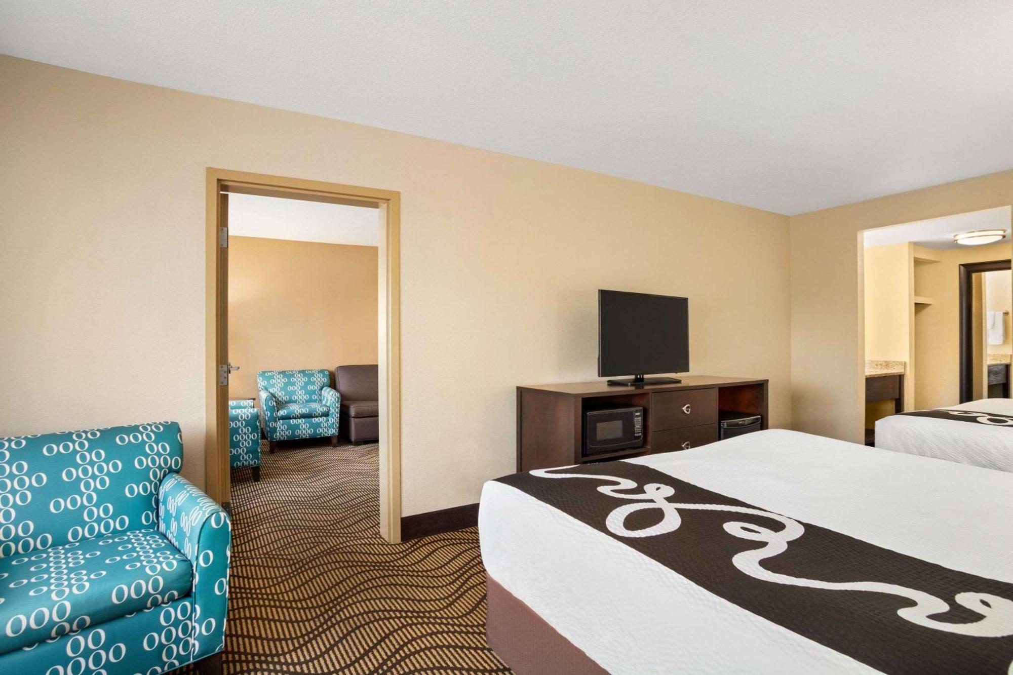 One-Bedroom Suite Two Queen Beds Non-Smoking