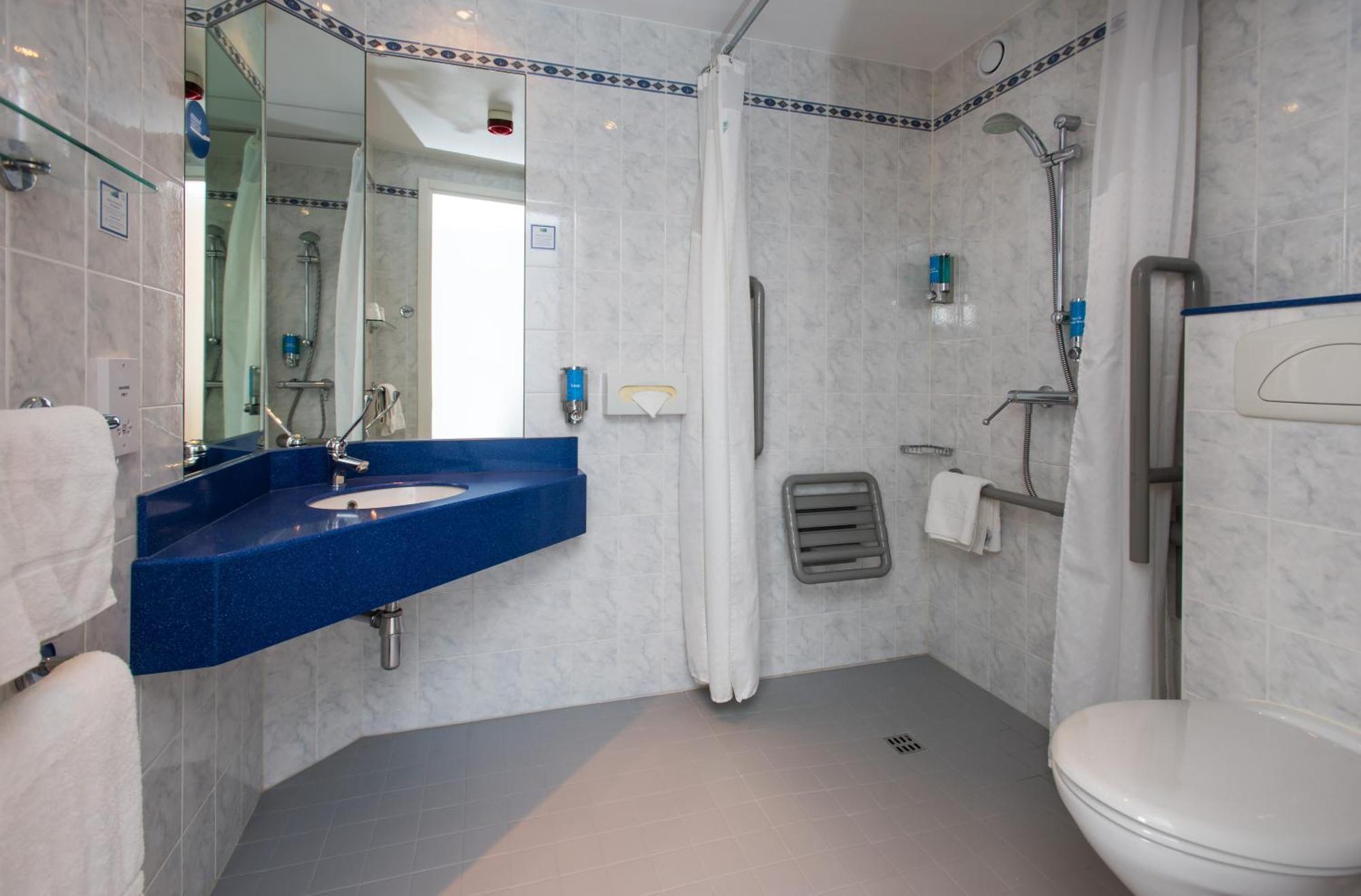 Double Room with Free Hot Breakfast - Accessible