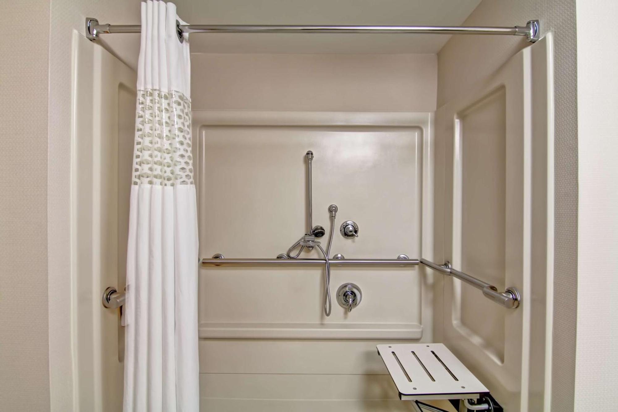 Queen Room with Two Queen Beds - Roll-In Shower/Non-Smoking