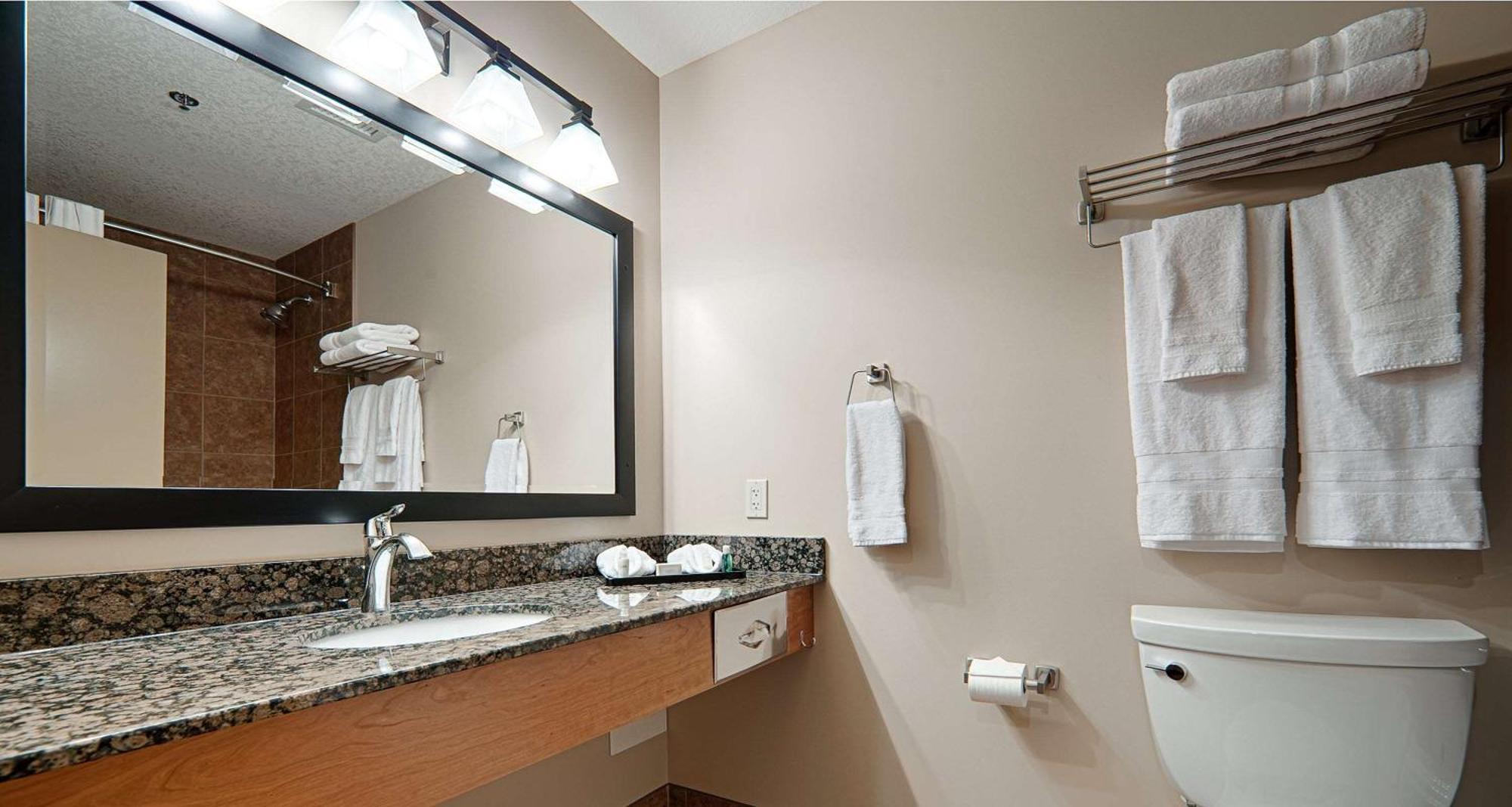 King Room with Jetted Tub - Non-Smoking