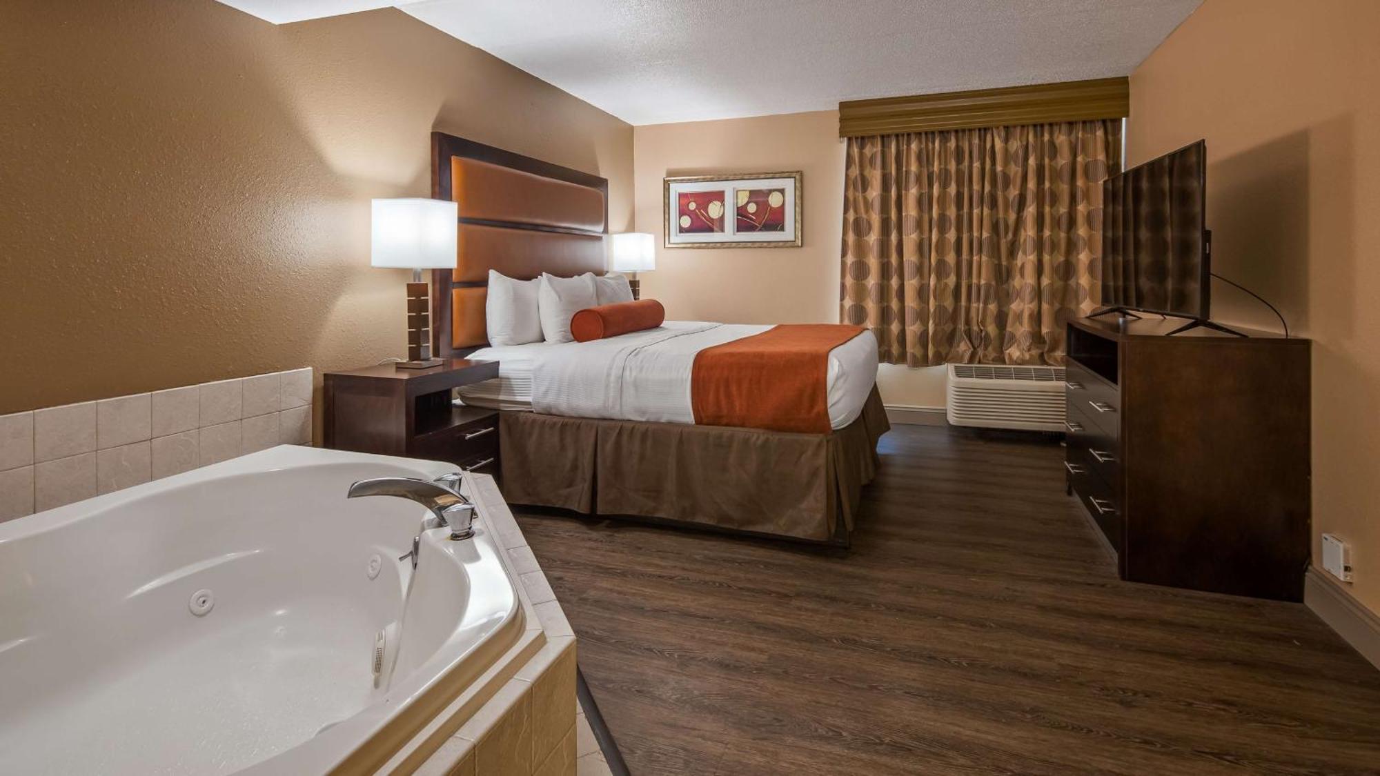 King Suite with Spa Bath - Non-Smoking