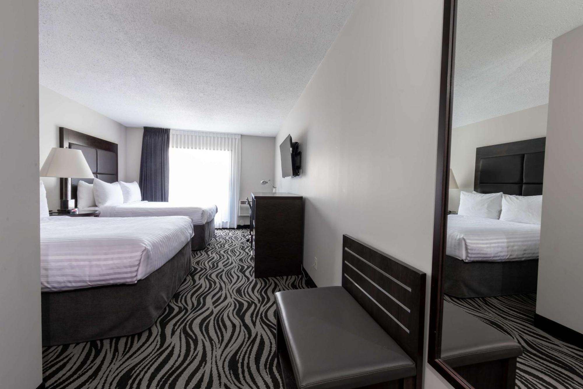 Queen Room Two Queen Beds Work Desk Second Floor or No Pets Allowed or Non-Smoking