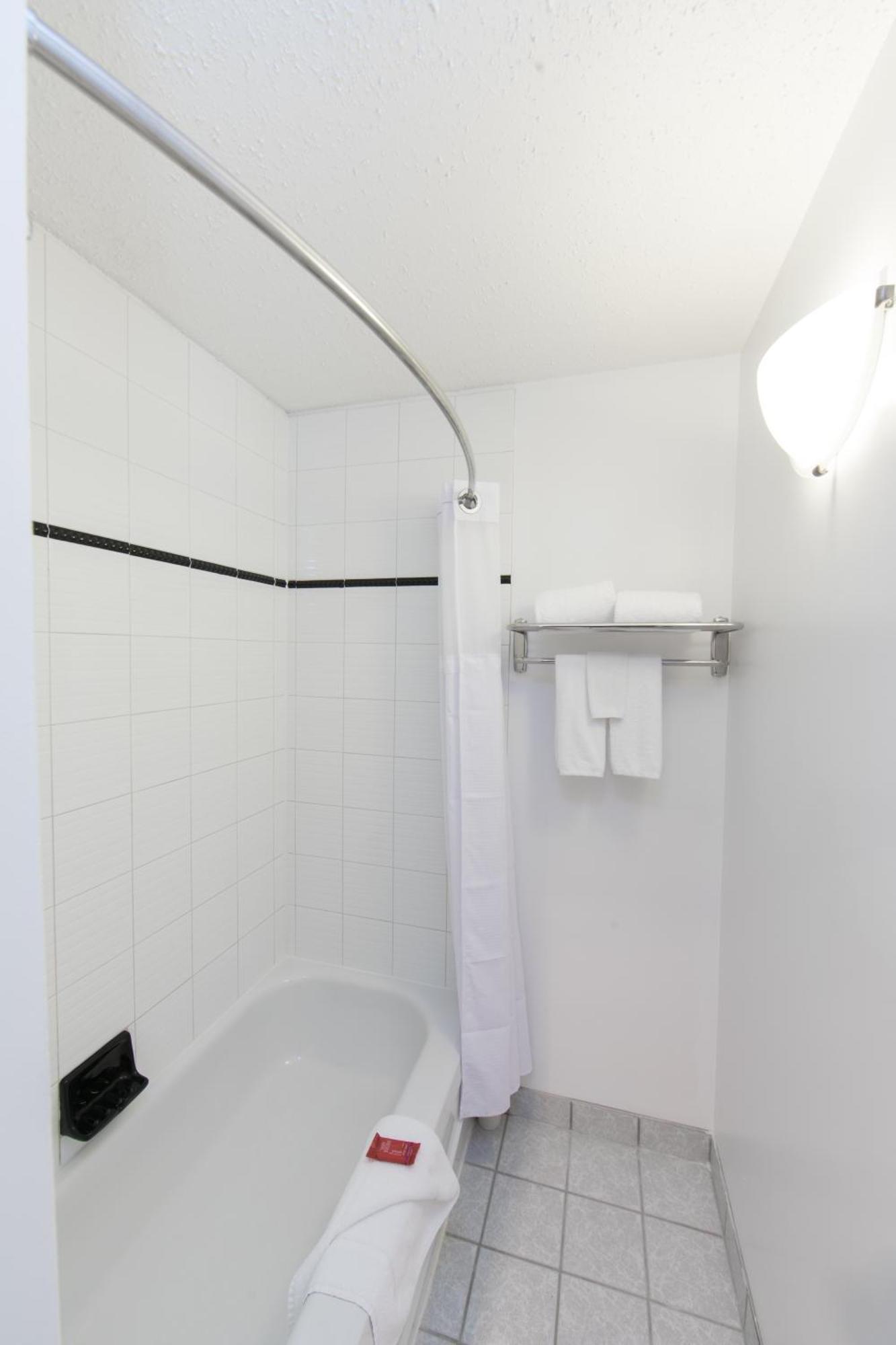 Queen Room Two Queen Beds Work Desk Second Floor or No Pets Allowed or Non-Smoking