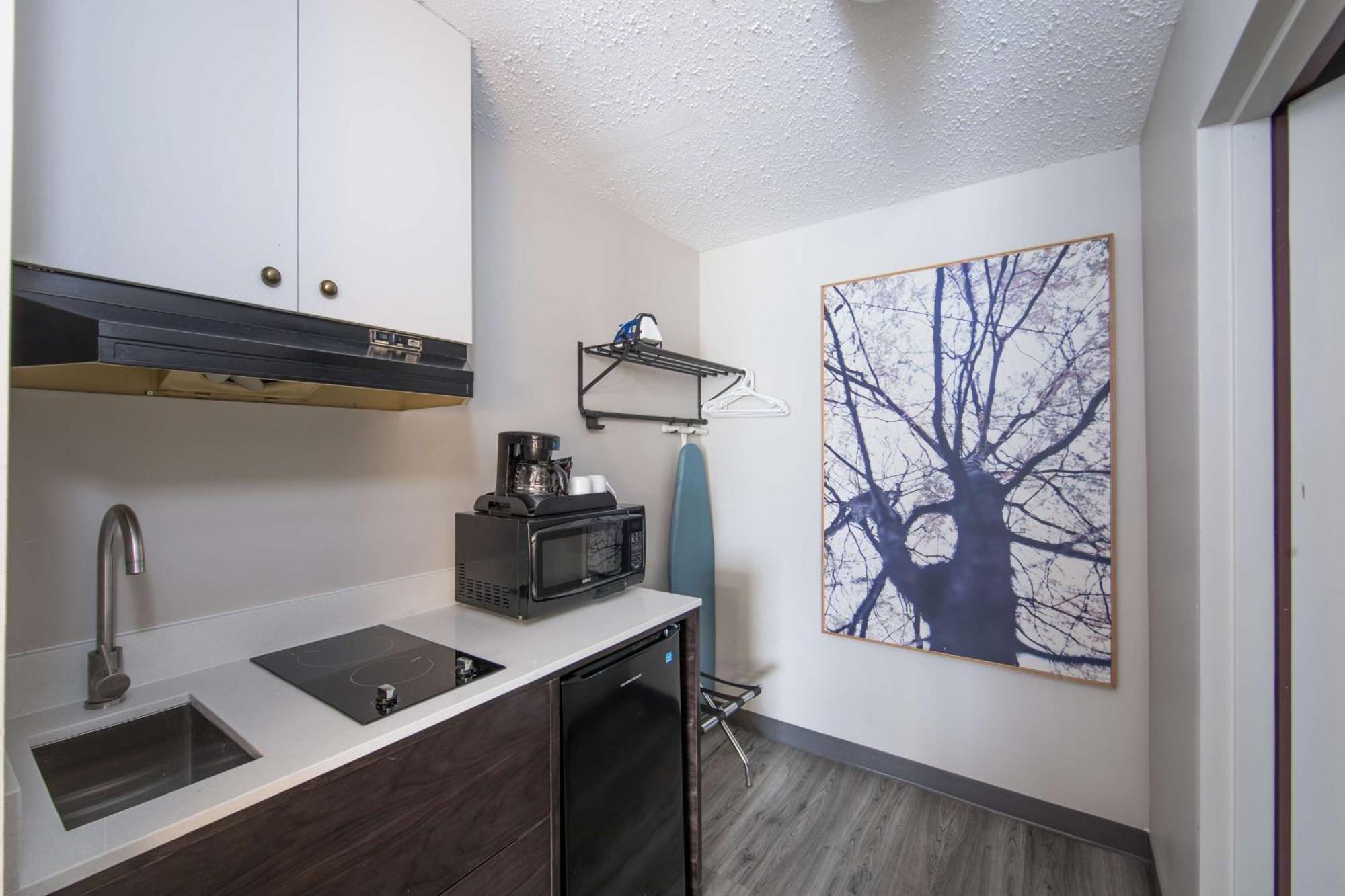 King Suite Kitchenette No Pets Allowed or Non-Smoking