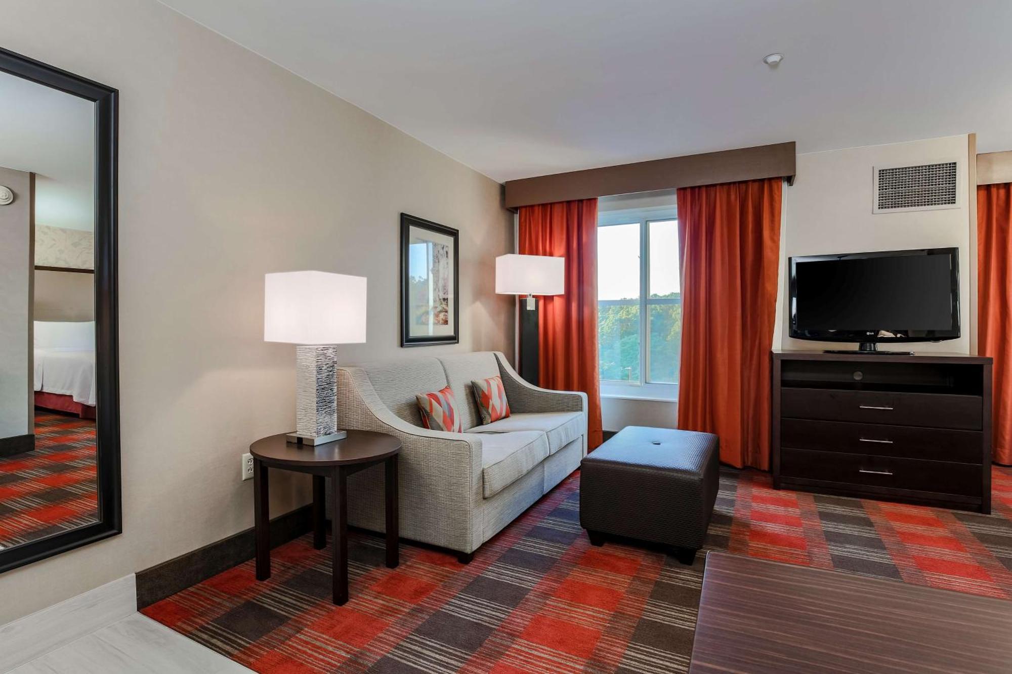 King Suite with Roll-In Shower - Mobility and Hearing Access/Non-Smoking