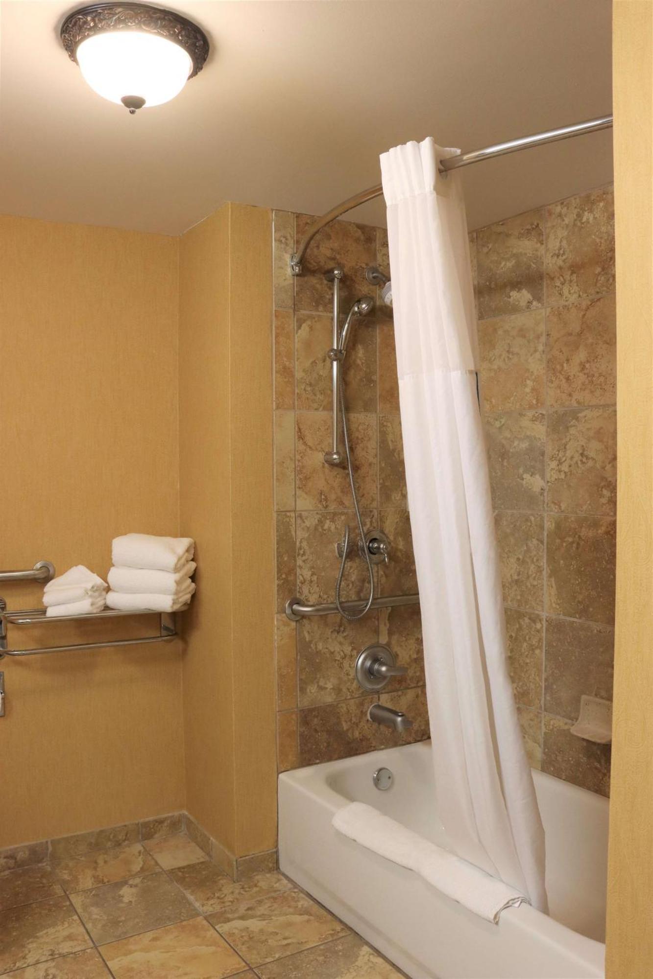 King Room with Accessible Tub - Mobility and Hearing Access/Non-Smoking