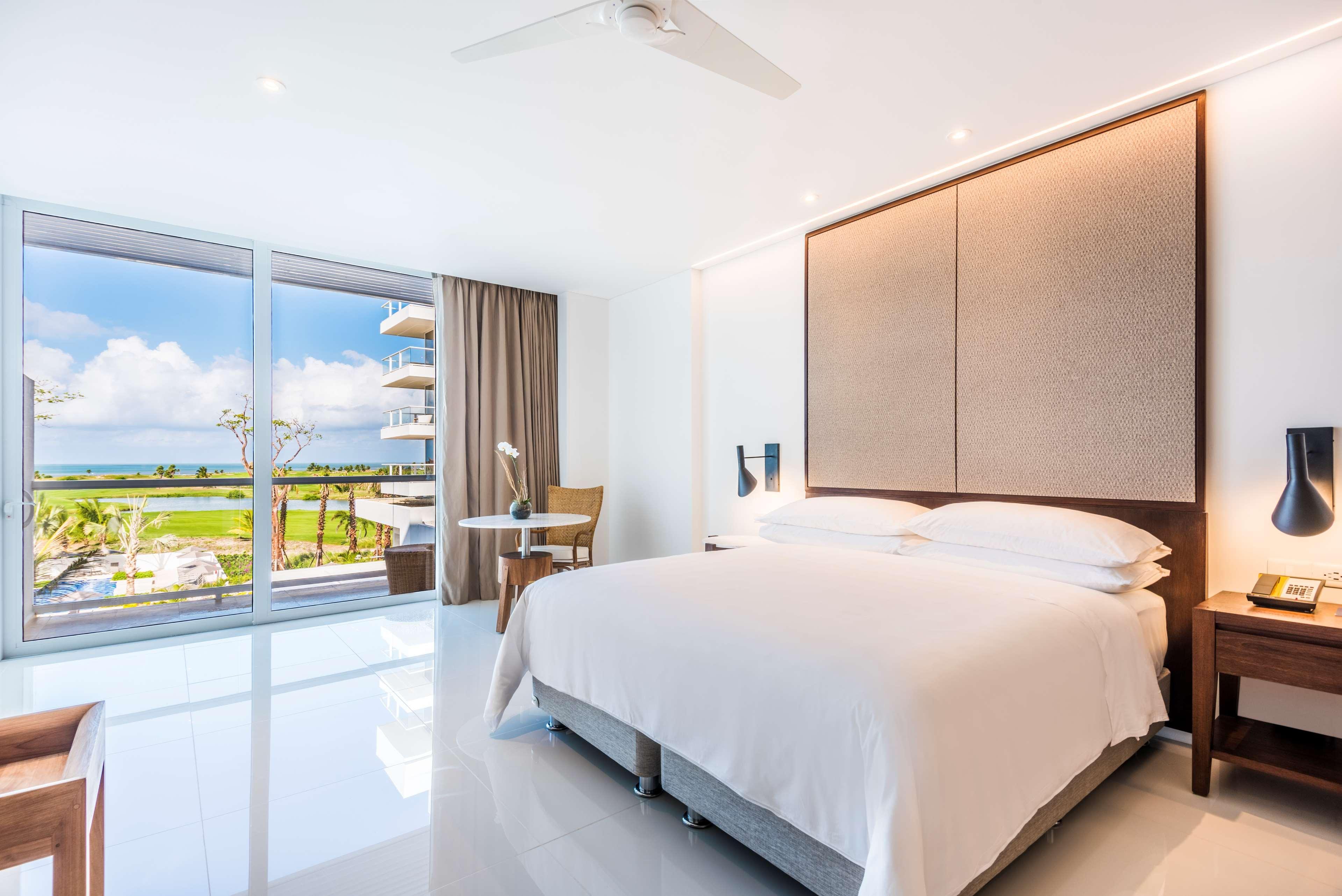 Preferred Club Junior Suite Ocean View King Bed,1283860966:JPEG