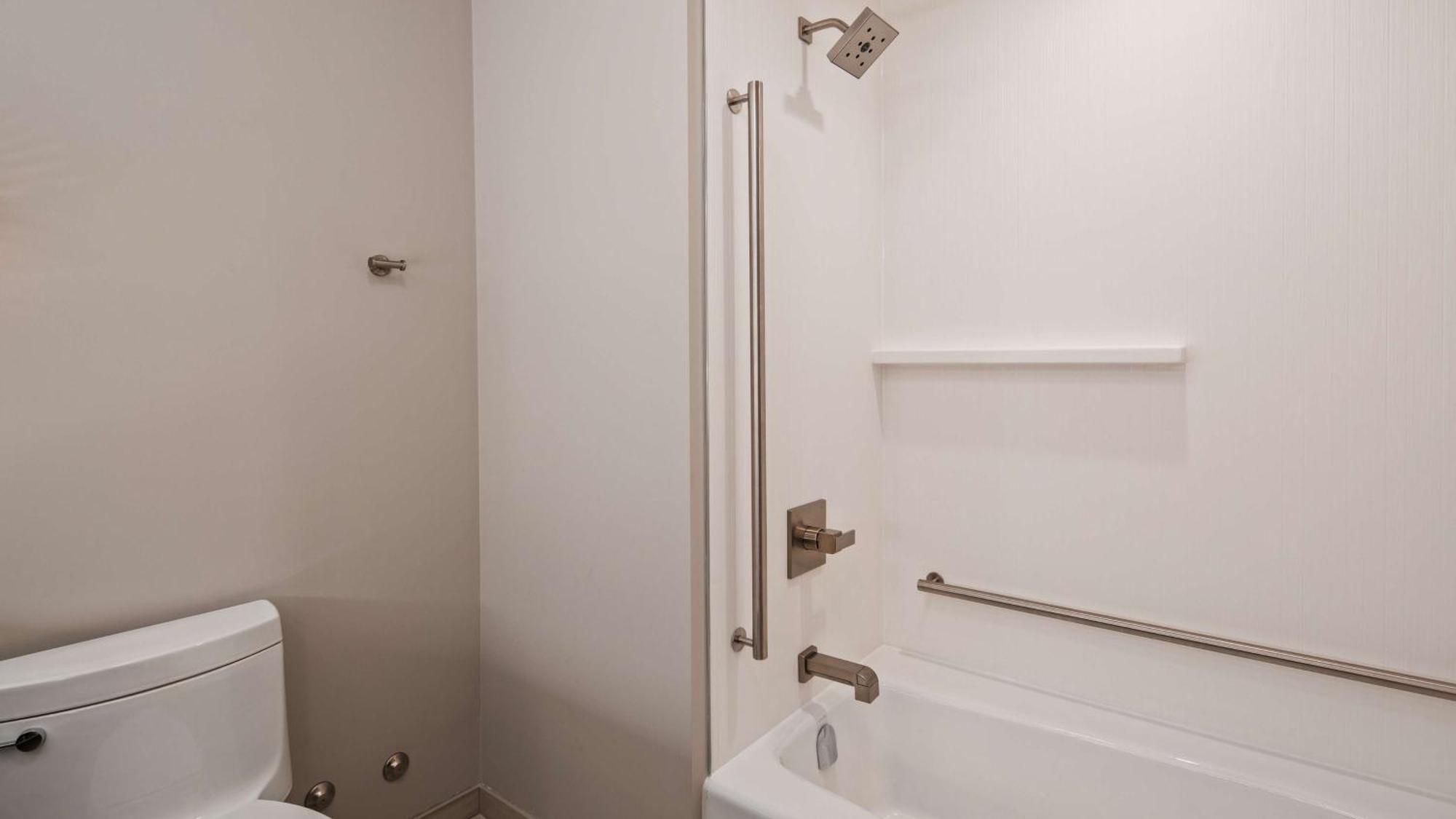 King Room Tub Mobility Accessible or Non-Smoking