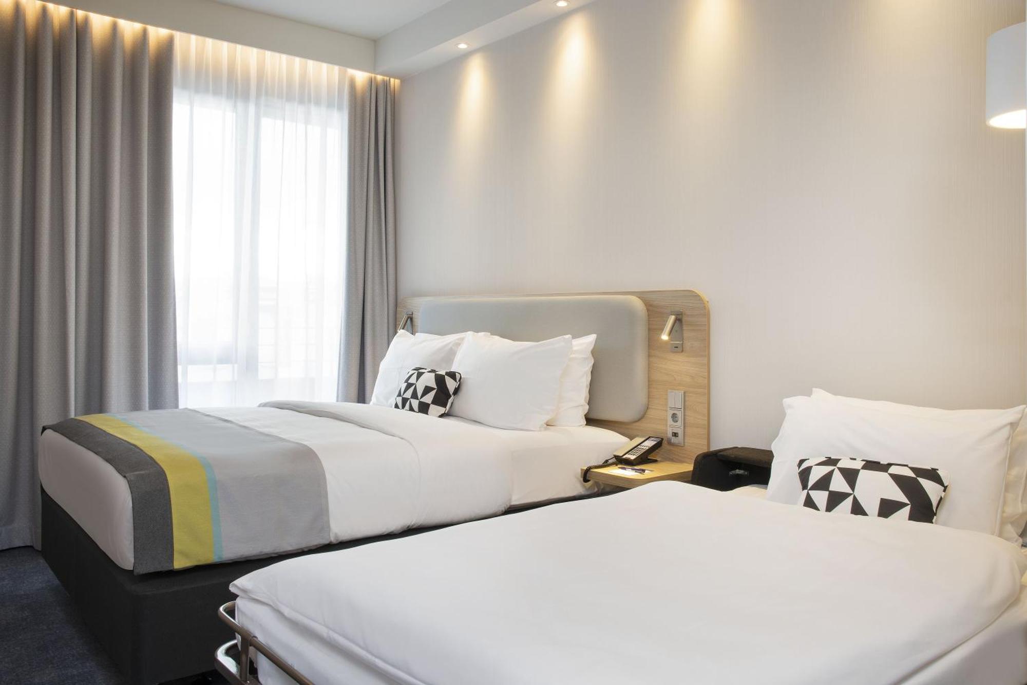 Standard Zimmer mit Queensize-Bett und Einzelschlafsofa