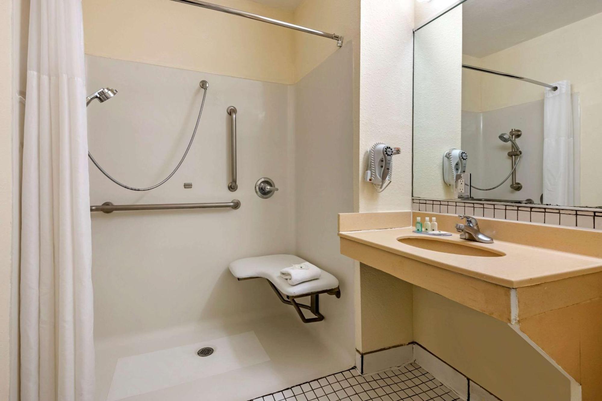 Double Room with Two Double Beds - Accessible/Non-Smoking