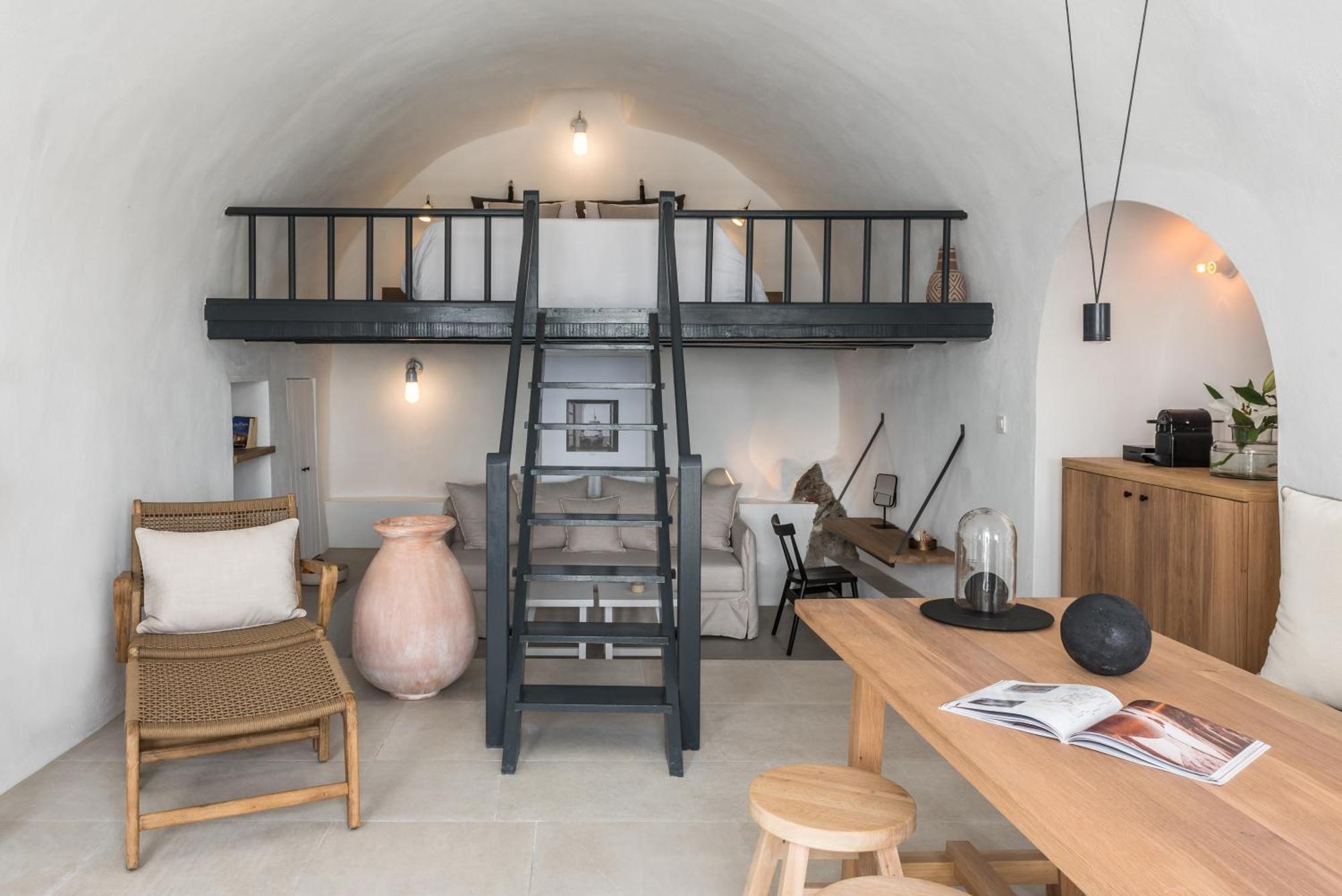 Traditional Apartment with Caldera View (up to 4 Adults)