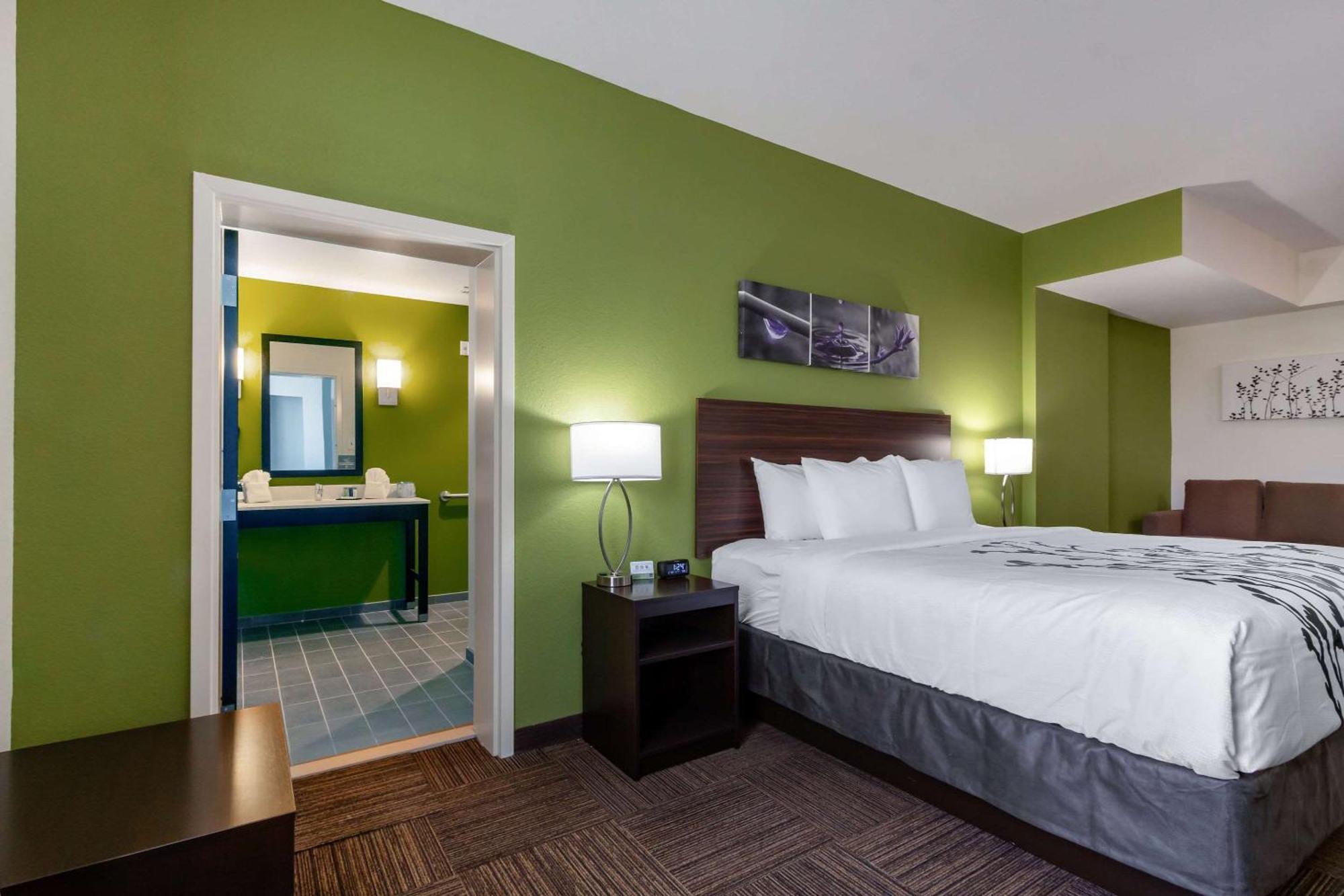 King Suite - Accessible/Non-Smoking