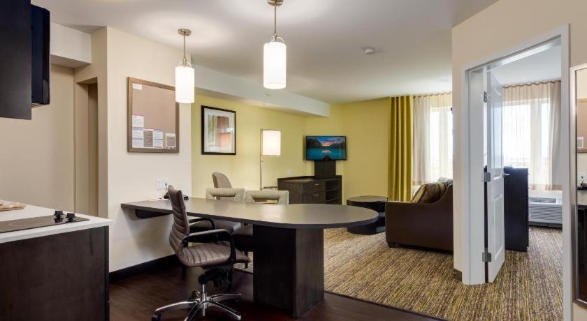 One-Bedroom King Suite - Non-Smoking