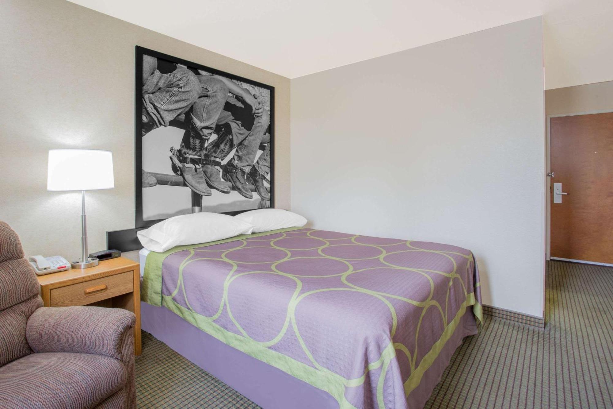 Queen Room - Disability Access/Non-Smoking