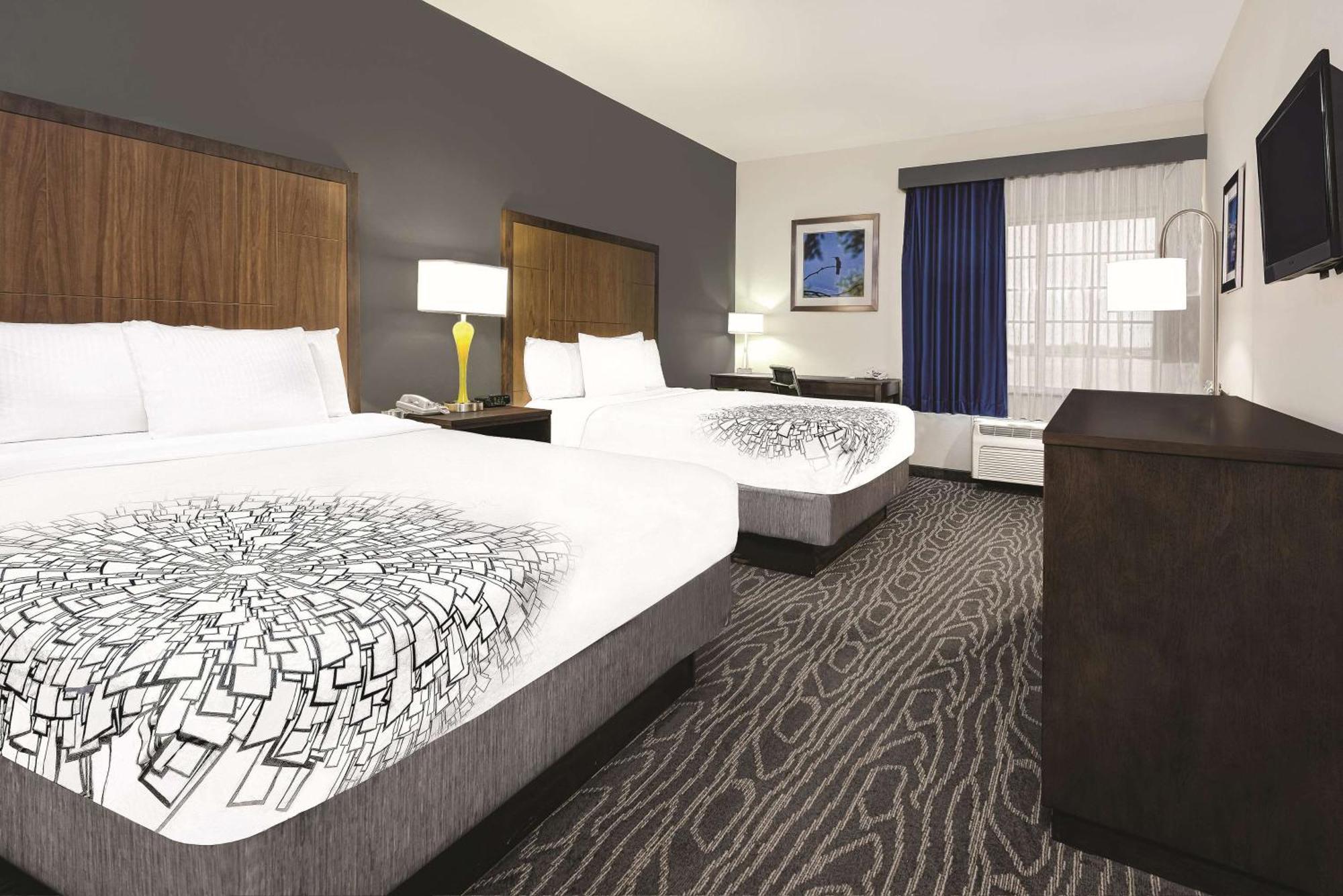 Deluxe Queen Room with Two Queen Beds - Non-Smoking