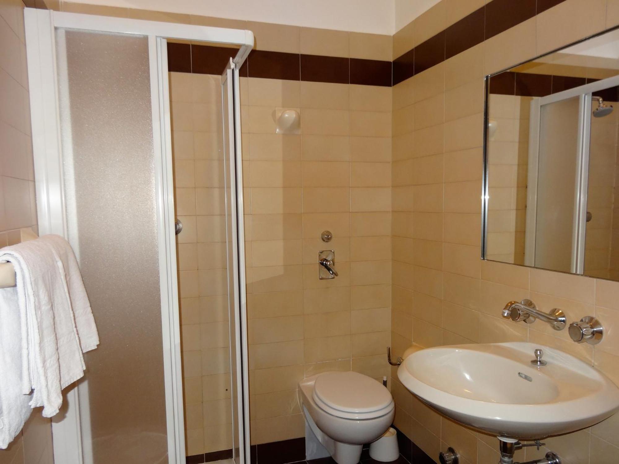 Two Connecting Double Rooms,1284805693:JPEG