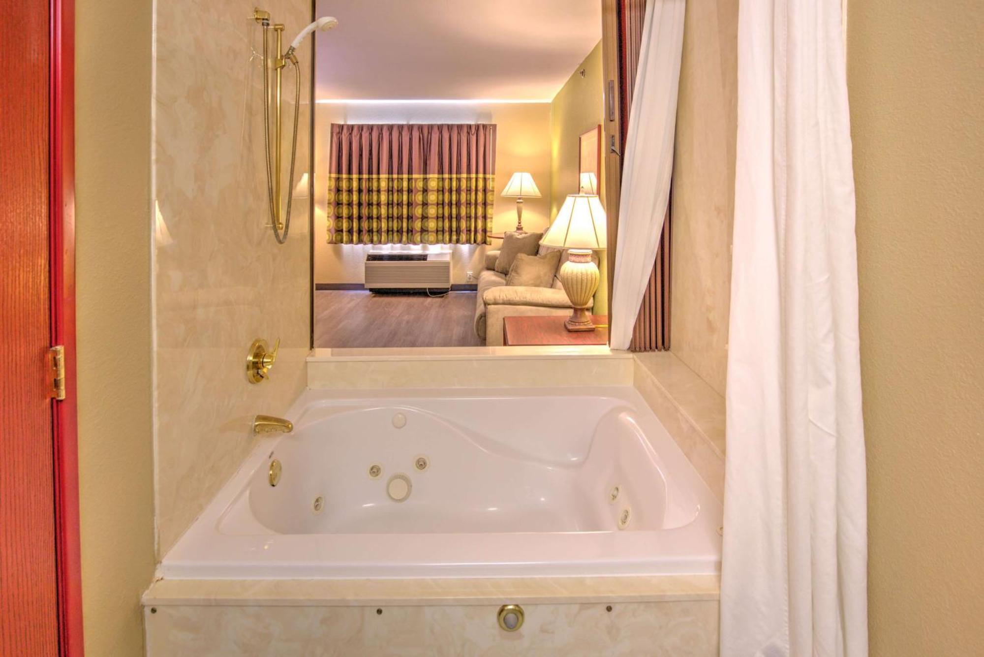 One-Bedroom King Suite Non-Smoking