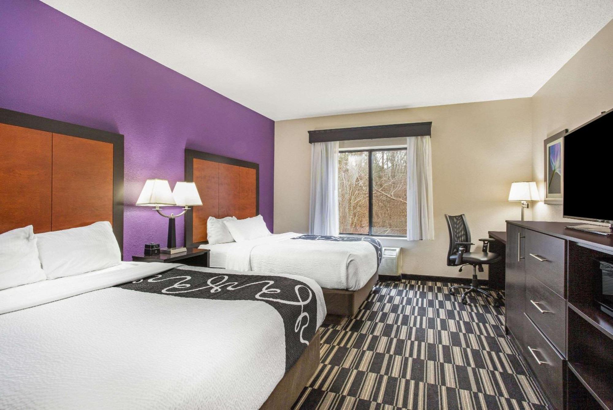 Queen Room Two Queen Beds
