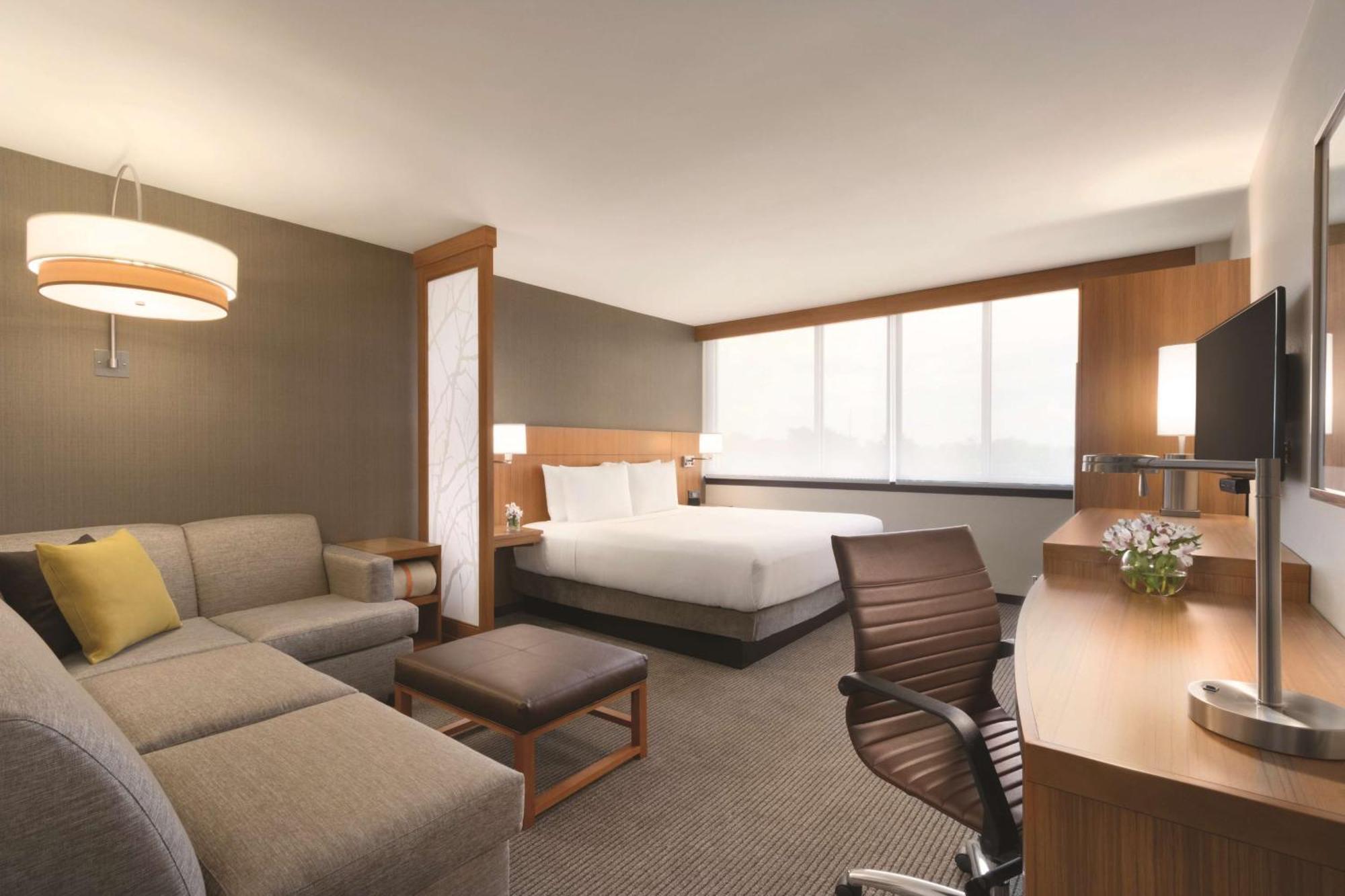 Habitación con cama extragrande y sofá cama - Planta superior