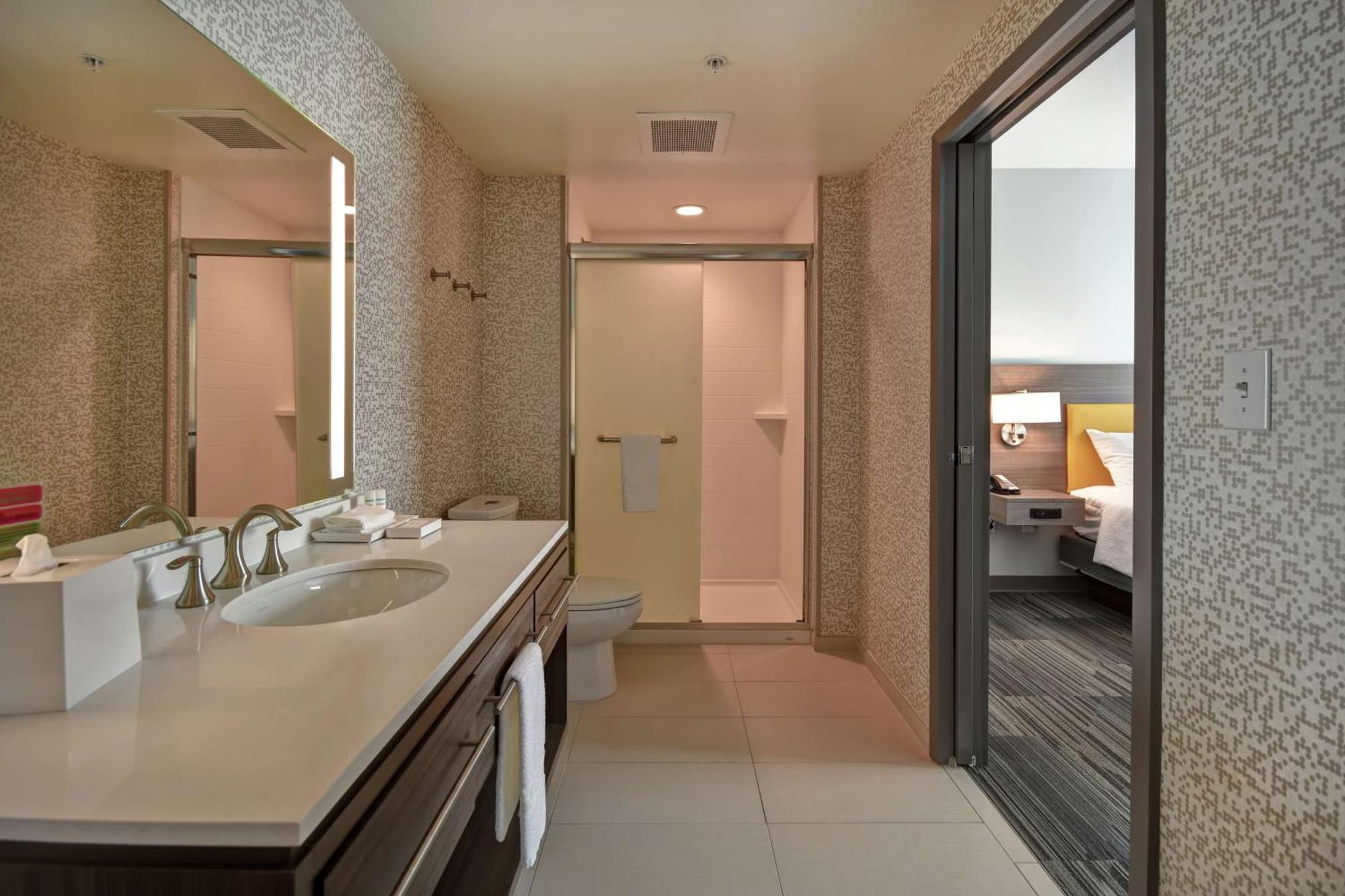 King Suite - Hearing Access/Non-Smoking