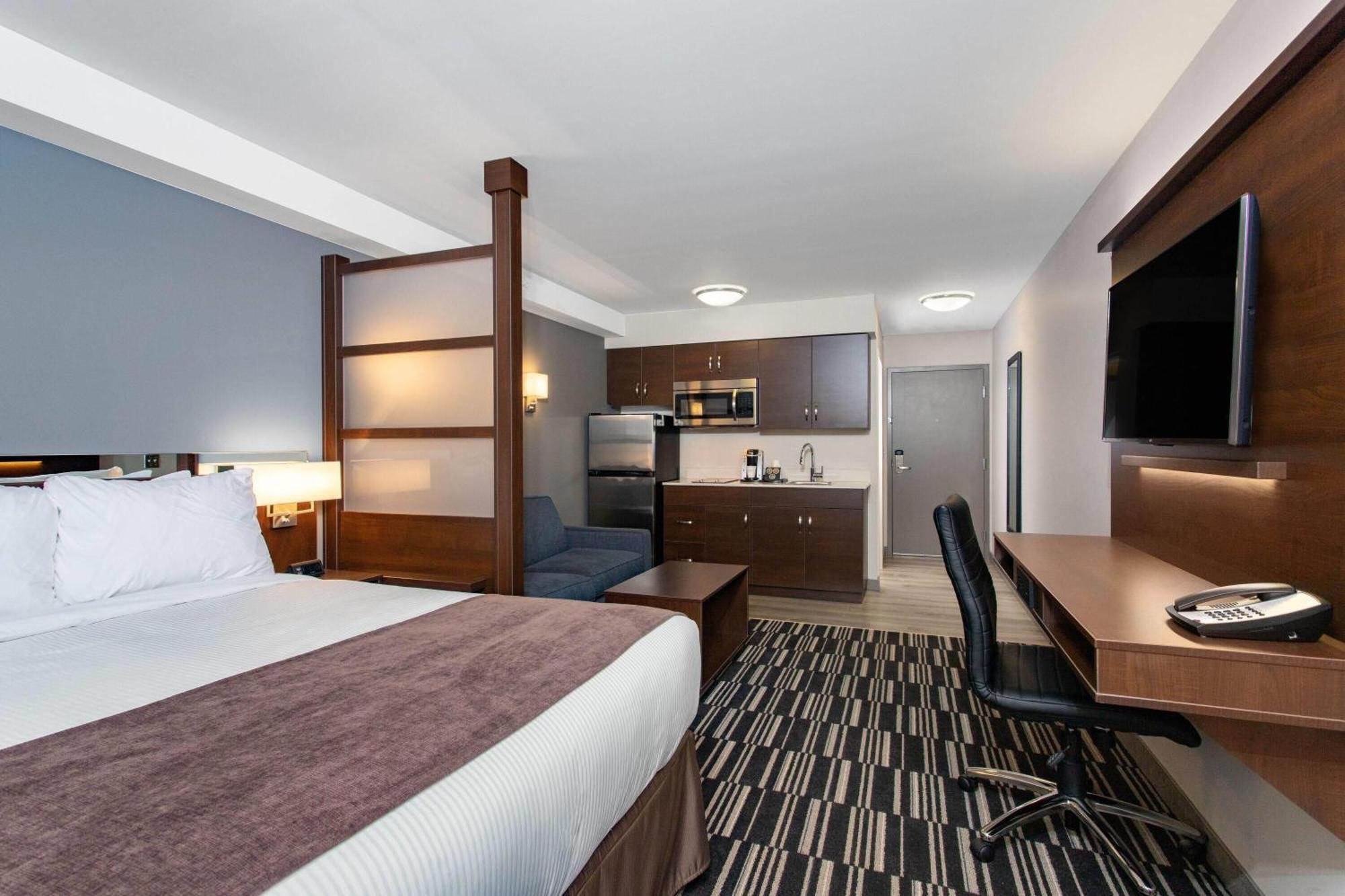 Queen Studio Suite Kitchenette Non-Smoking