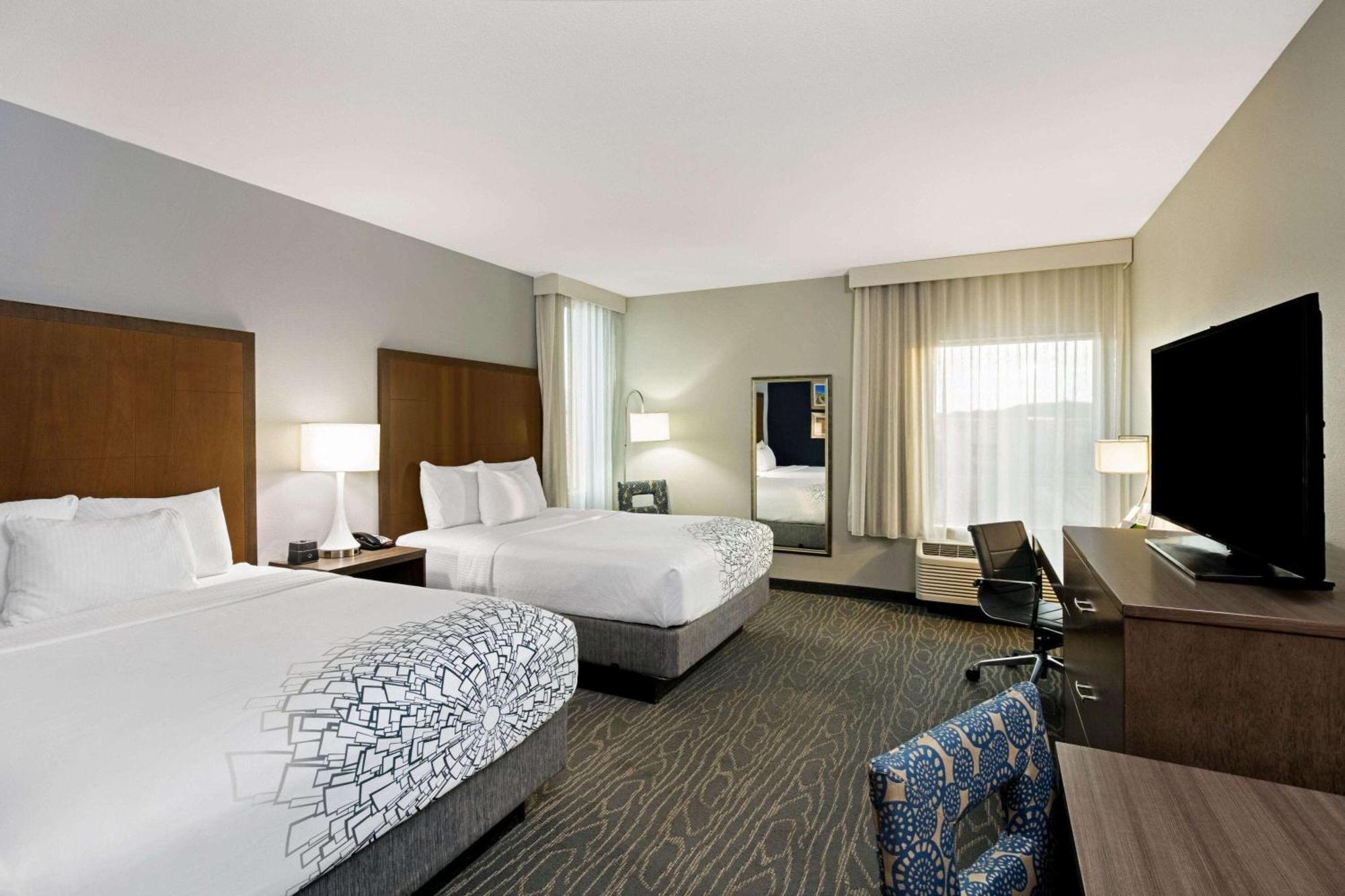 Executive Queen Room Two Queen Beds,1285258015:JPEG