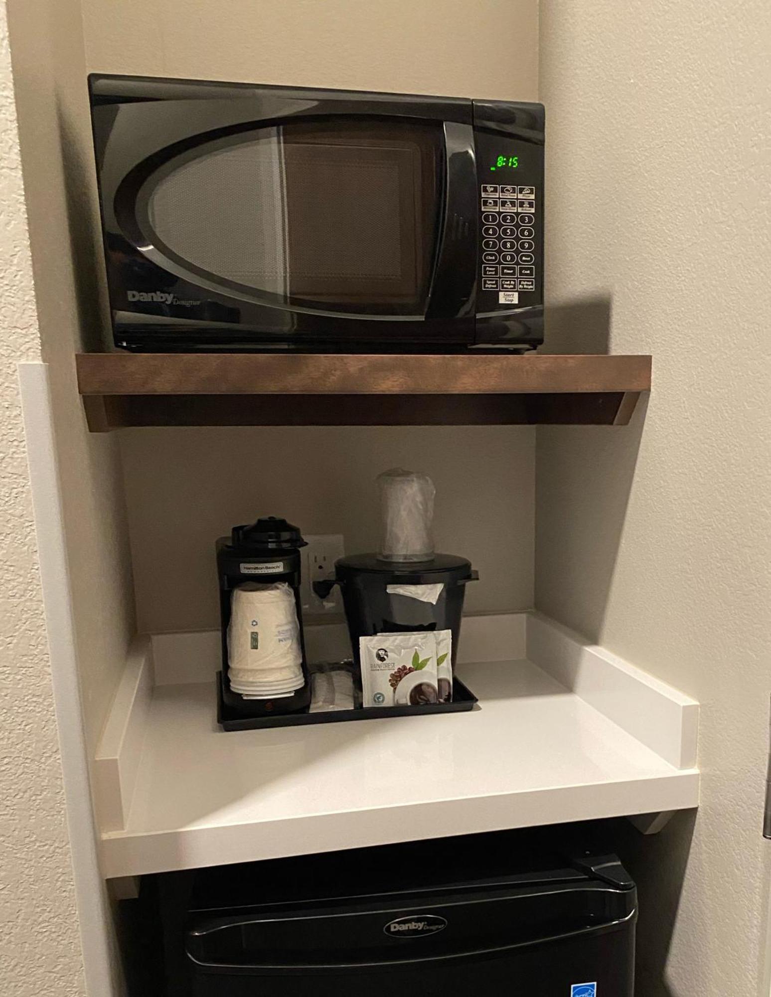 Deluxe King Room - Non-Smoking