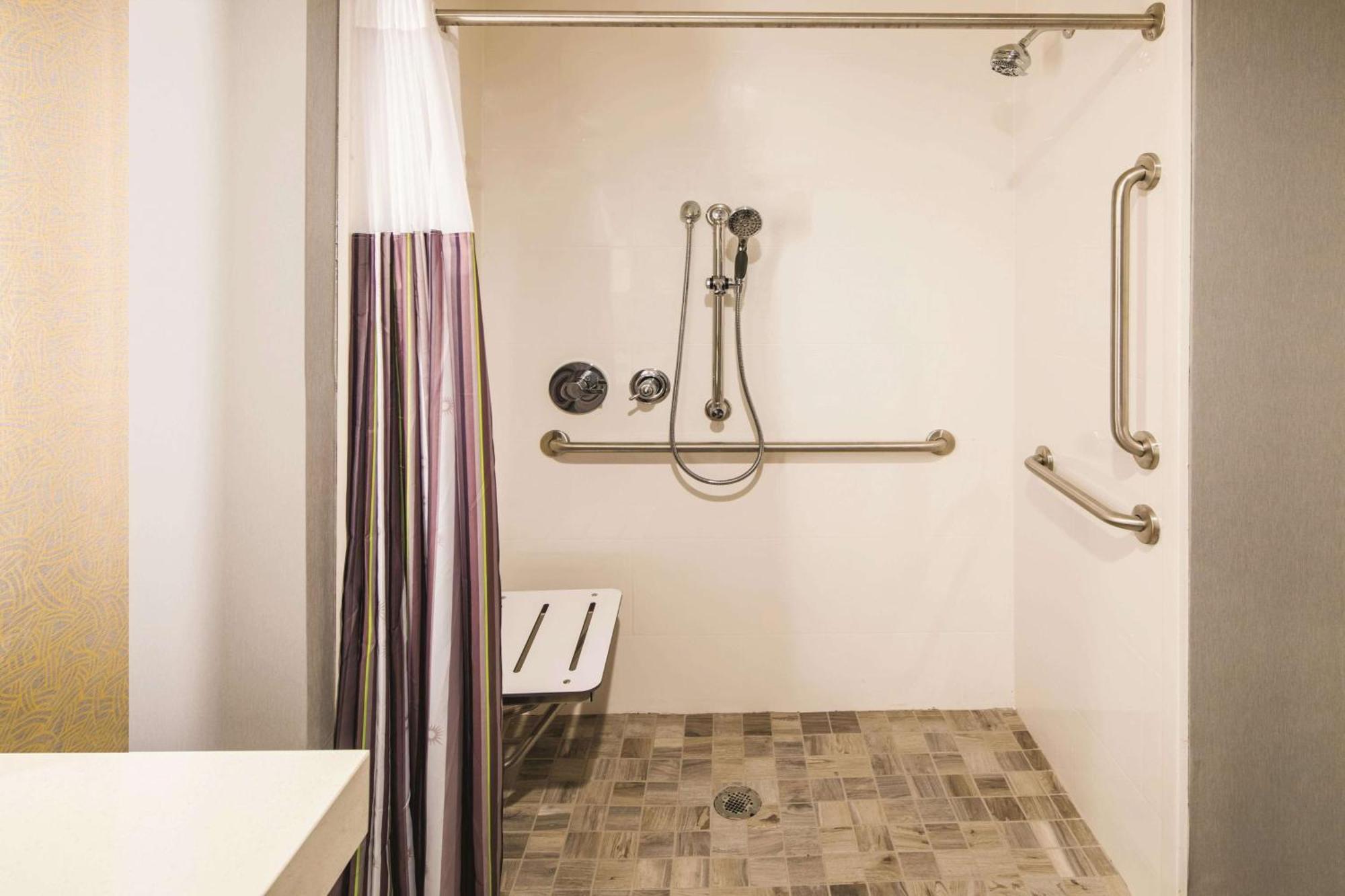 Queen Room with Two Queen Beds and Mobility/Hearing Access - Non-Smoking