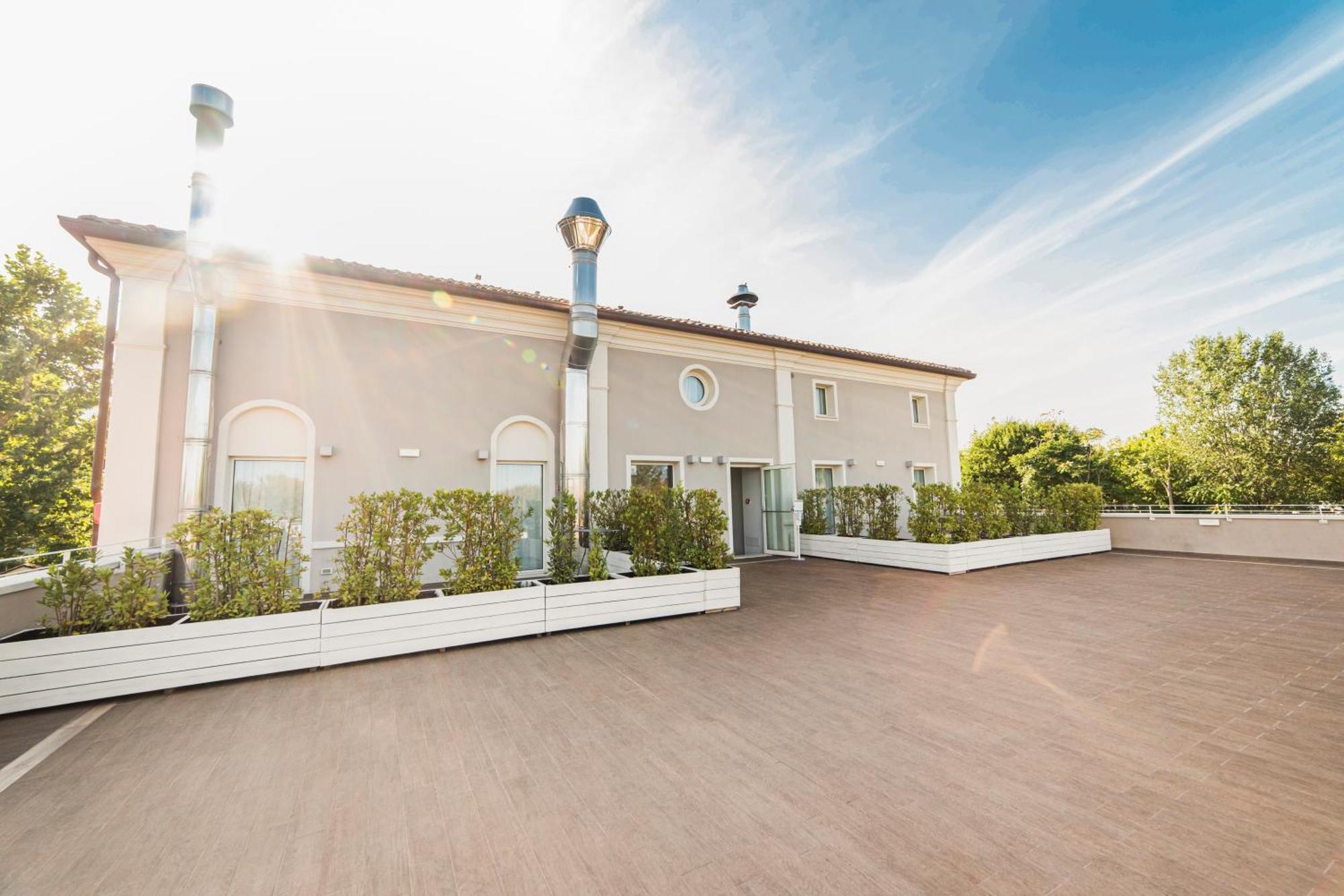Deluxe Double Room with Balcony - Pet not allowed