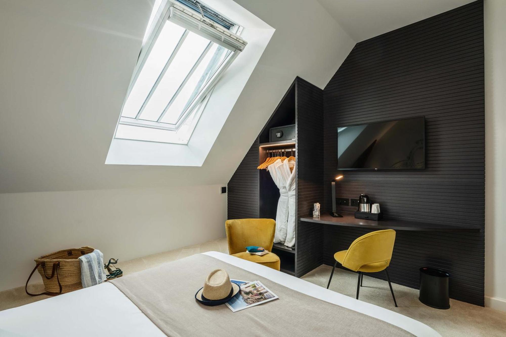 Standard Queen Room